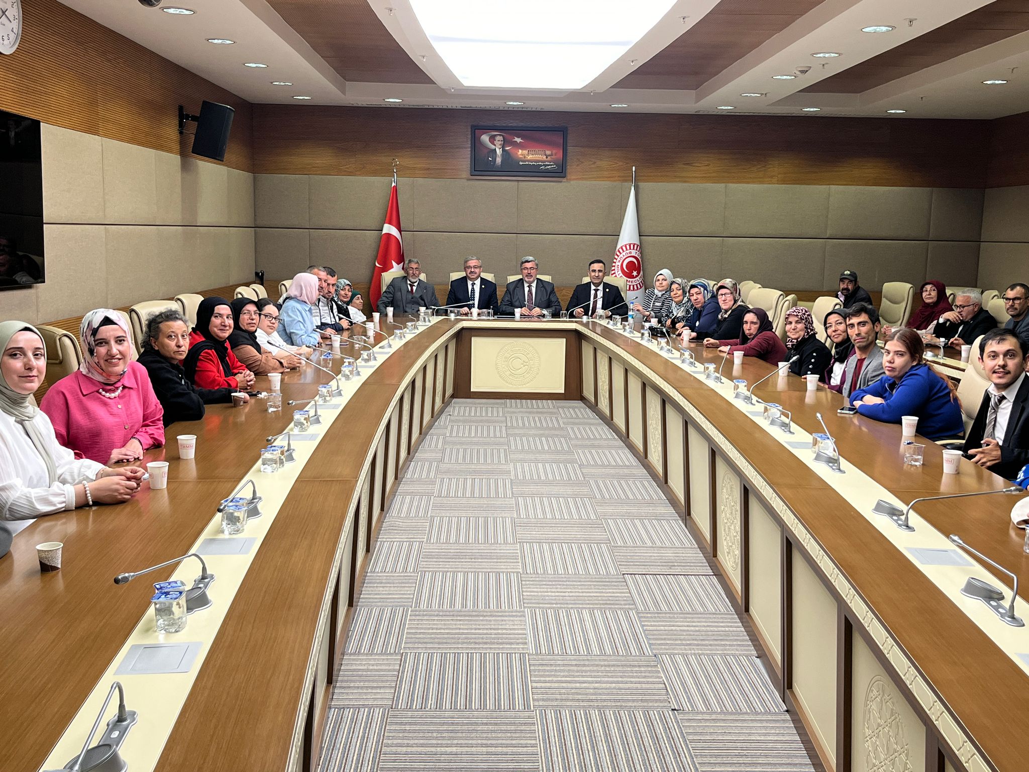 Ak Parti̇li̇ Veki̇ller, Engelli̇ Bi̇reylerle Tbmm’de Ne Görüştü