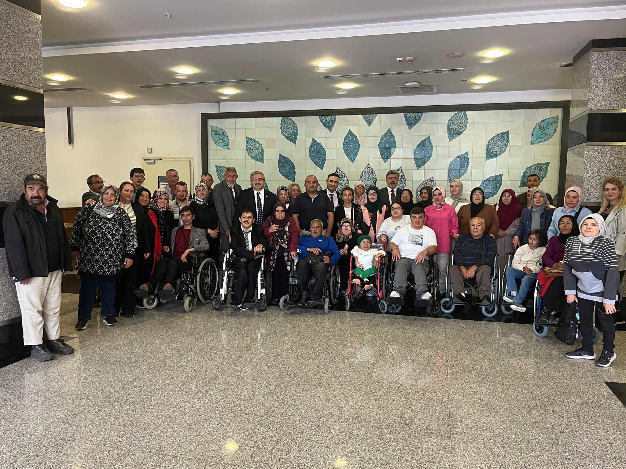 Ak Parti̇li̇ Veki̇ller, Engelli̇ Bi̇reylerle Tbmm’de Ne Görüştü7