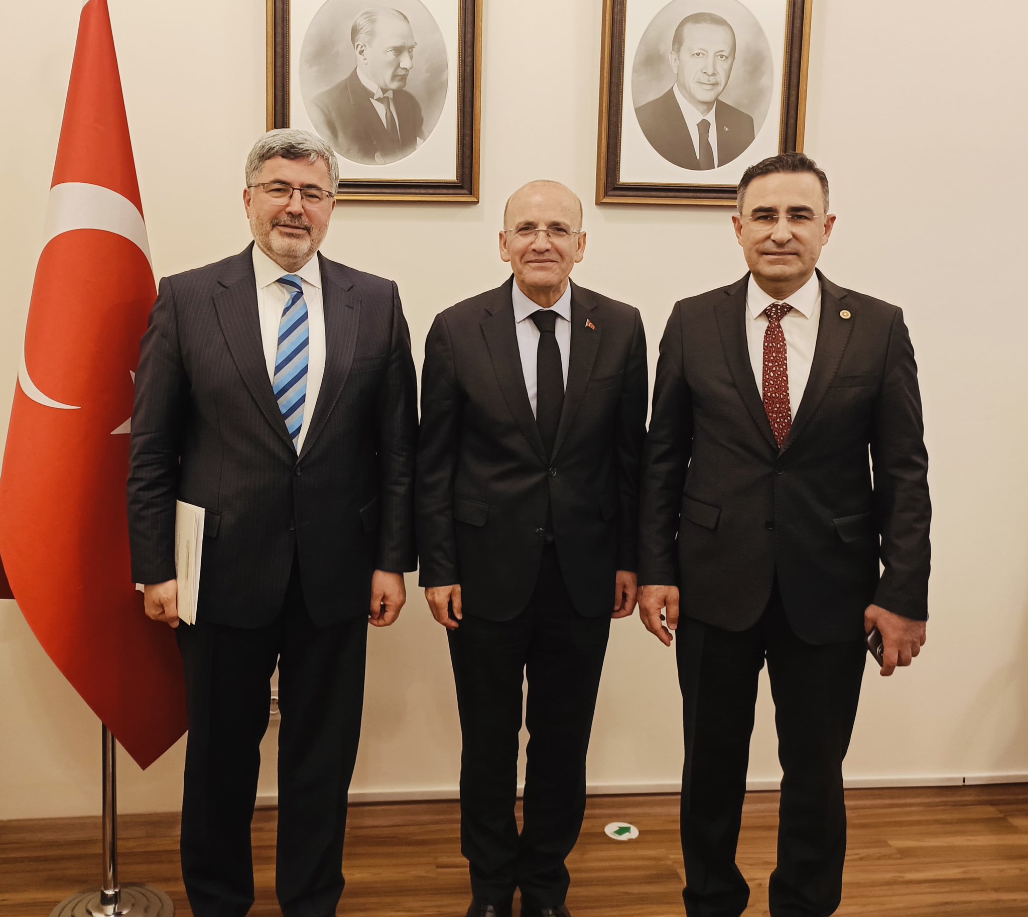 Ak Parti̇li̇ Veki̇ller Neden Bakan Şi̇mşek’i̇ Zi̇yaret Etti̇