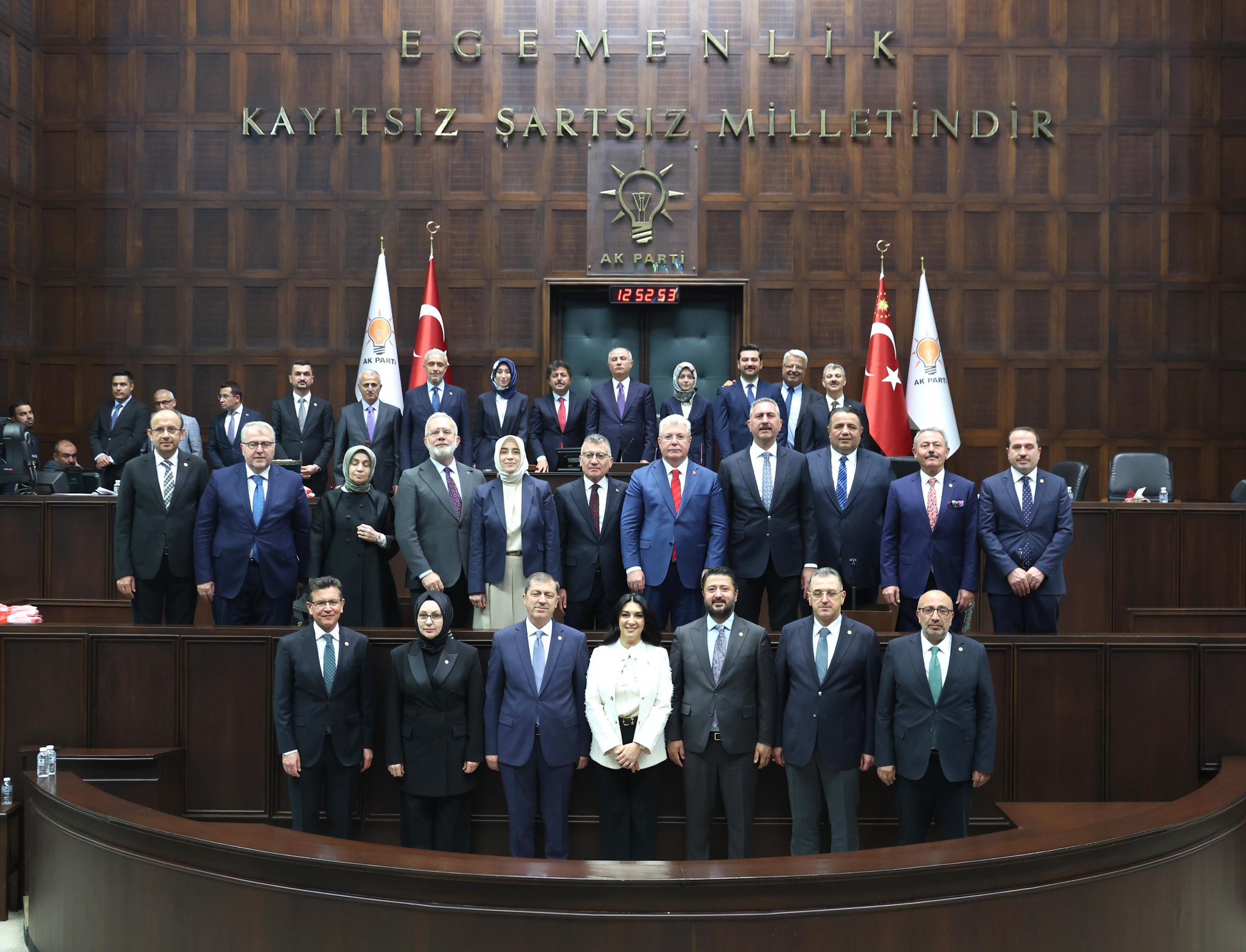 Ak Parti̇li̇ Veki̇llerden Tbmm Grubuna Destek Mesaji