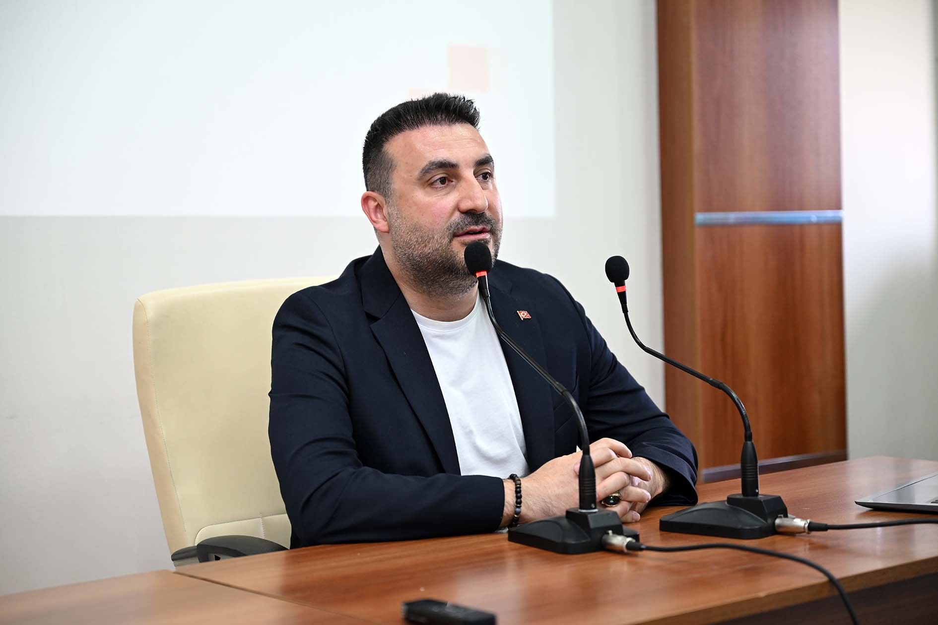 Akü Myo’da Çocuk Sağliği Ve İlk Yardim Semi̇neri̇