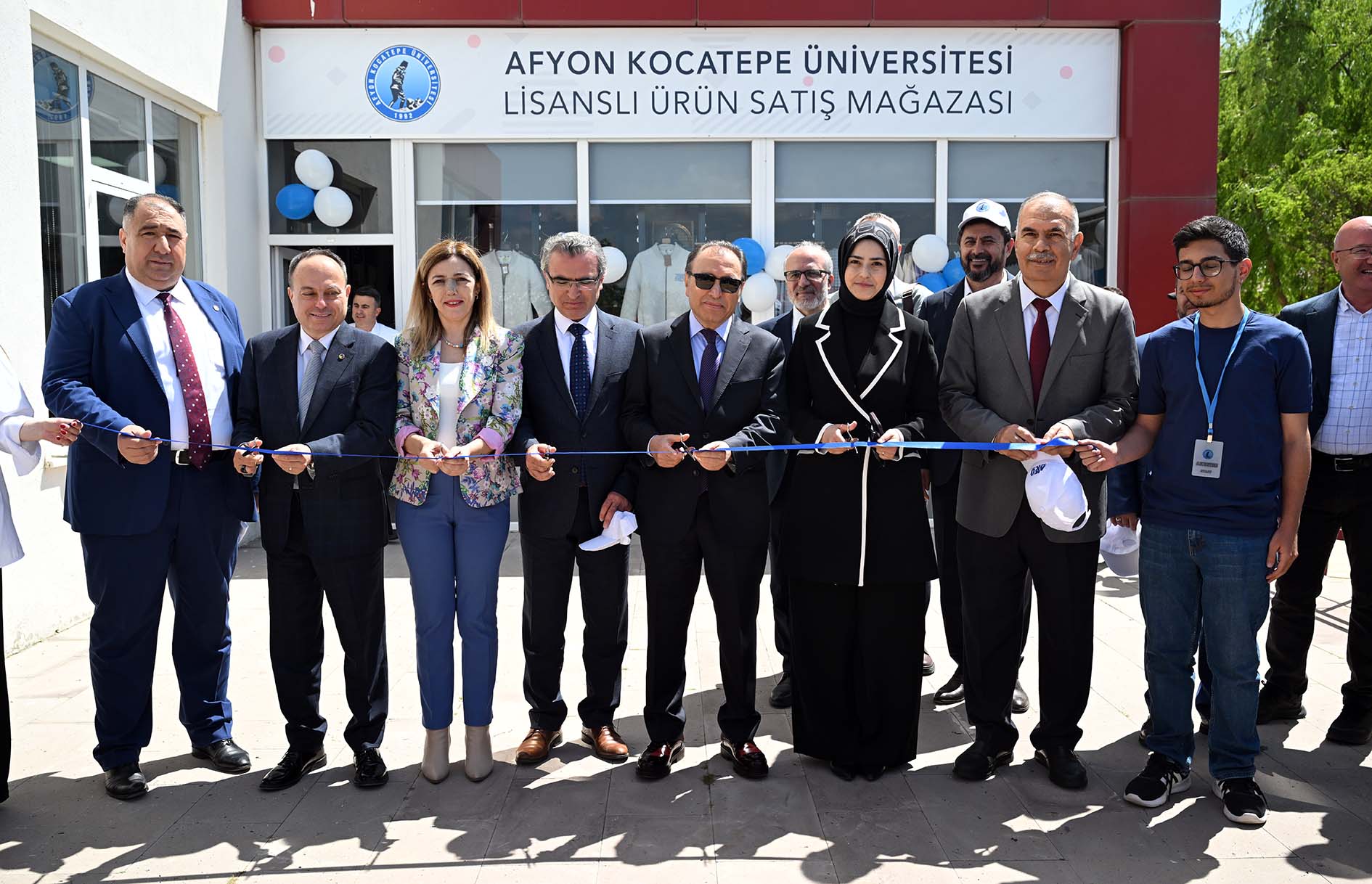 Akü Store Mağazasi Düzenlenen Törenle Açildi