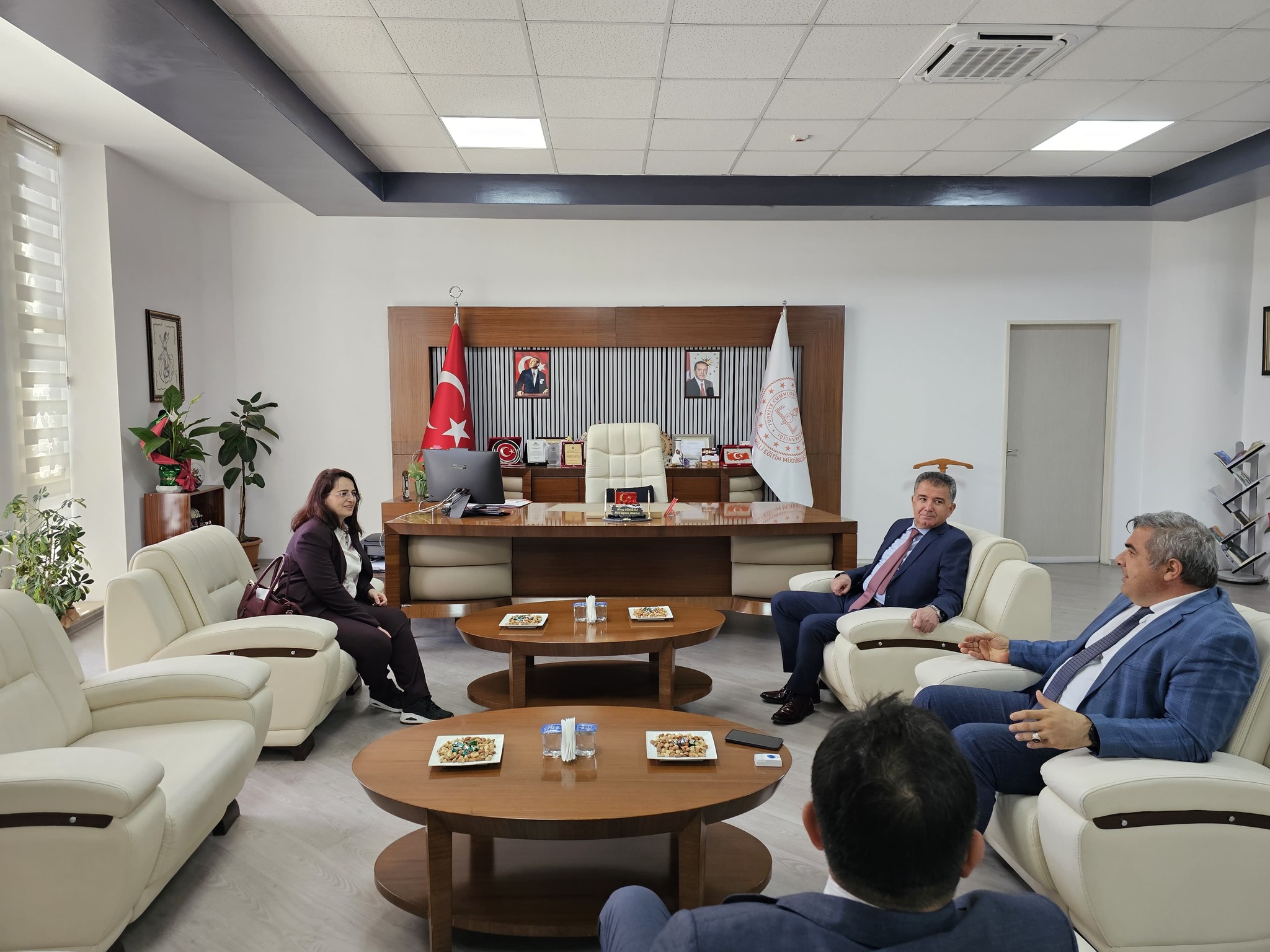 Akü Yetki̇li̇leri̇, Müdür Sünnetci̇’yi̇ Neden Zi̇yaret Etti̇