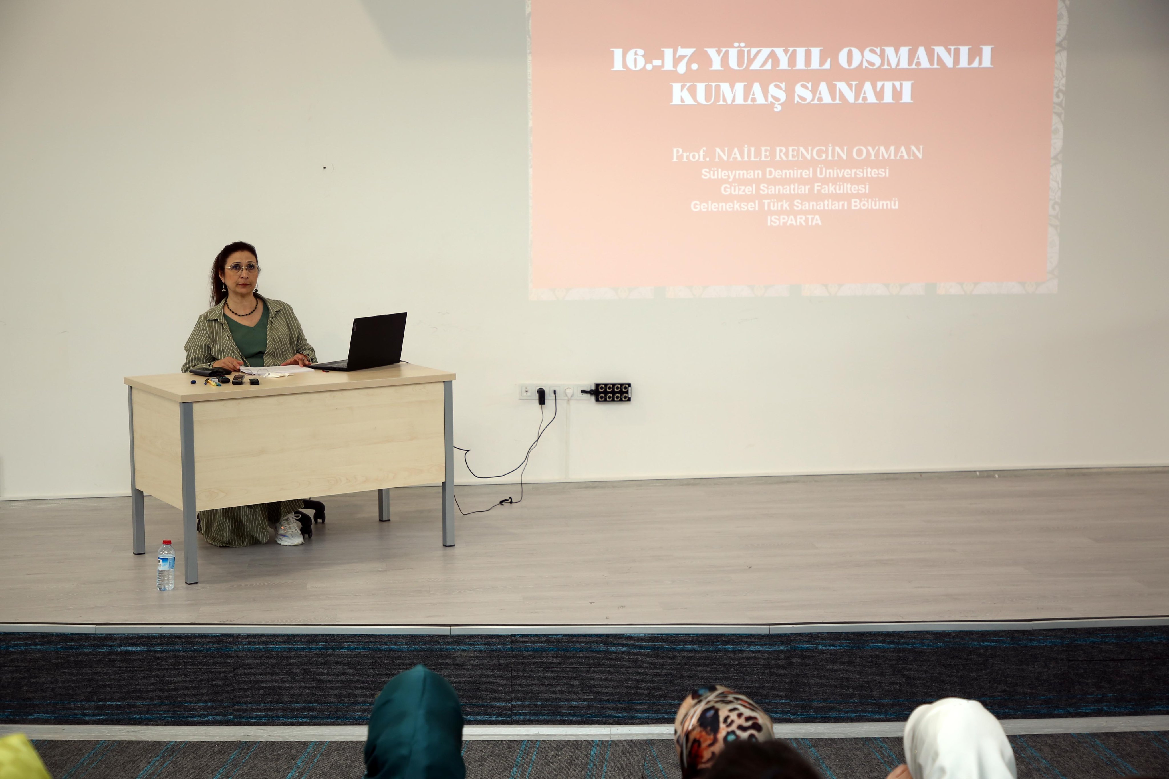 Akü’de 16. Ve 17. Yüzyil Osmanli Dönemi̇ Kumaş Sanati Anlatildi6