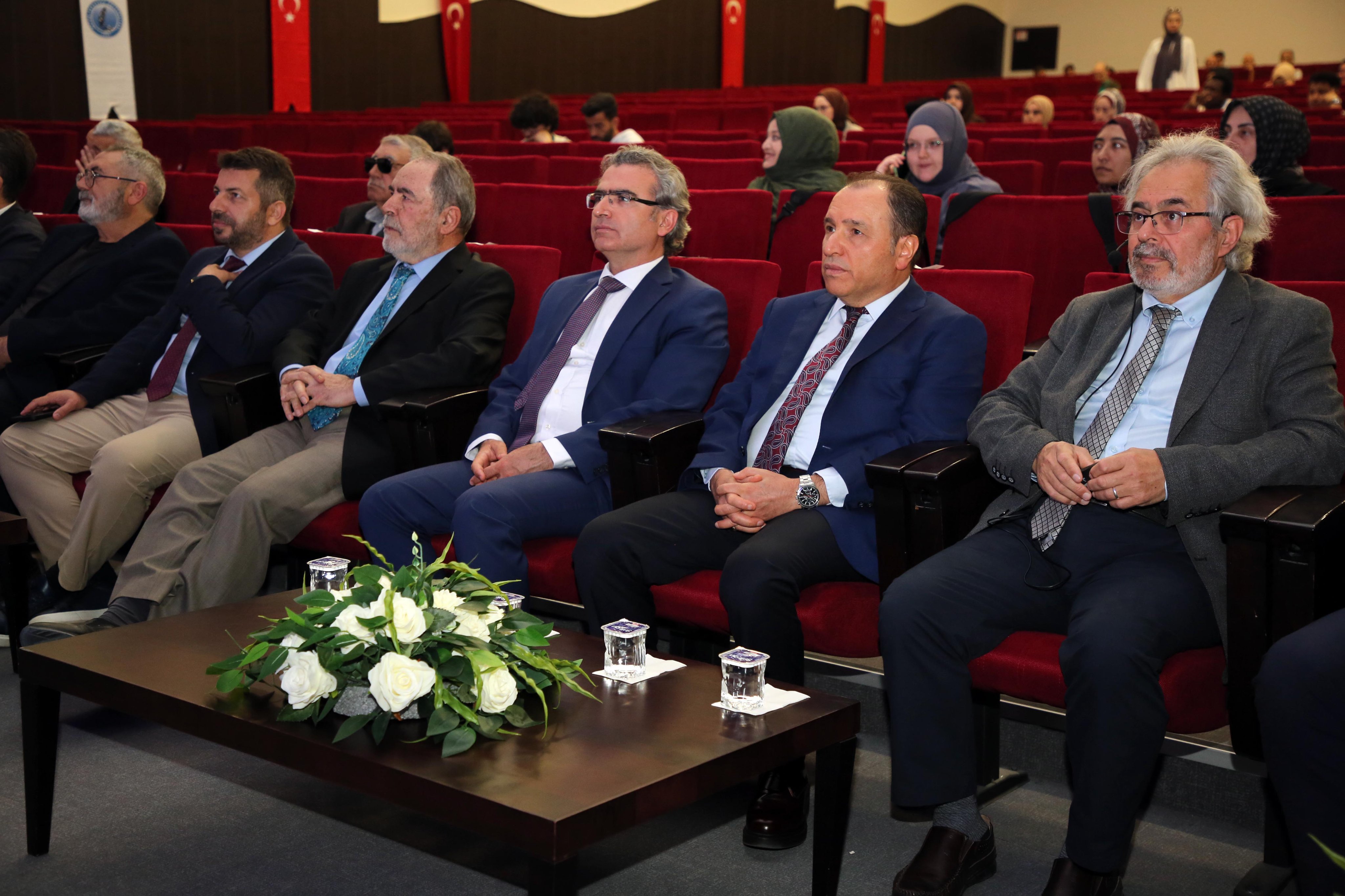 Akü’de “Di̇ji̇talleşme, İnsan Ve Ahlak”I Anlatildi