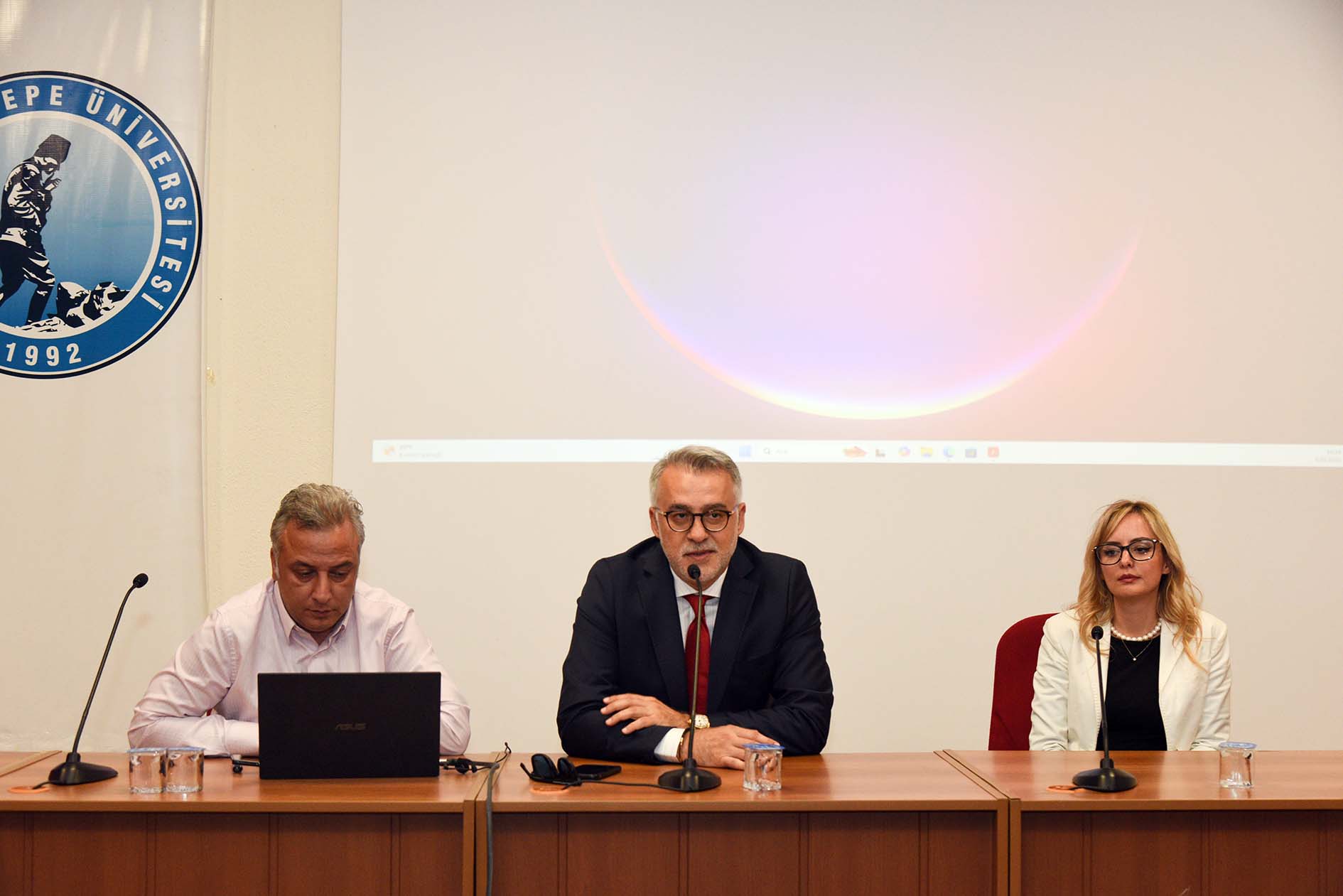 Akü'de Fi̇nans Sektörü Konuşuldu (2)