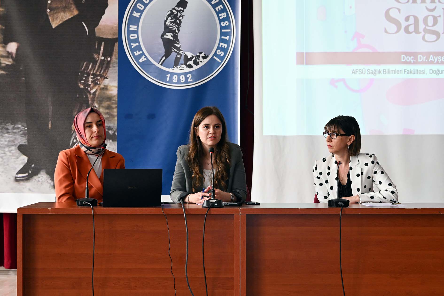 Akü’de “Kadin Ve Ci̇nsel Sağlik” Paneli̇ Gerçekleşti̇ri̇ldi̇3