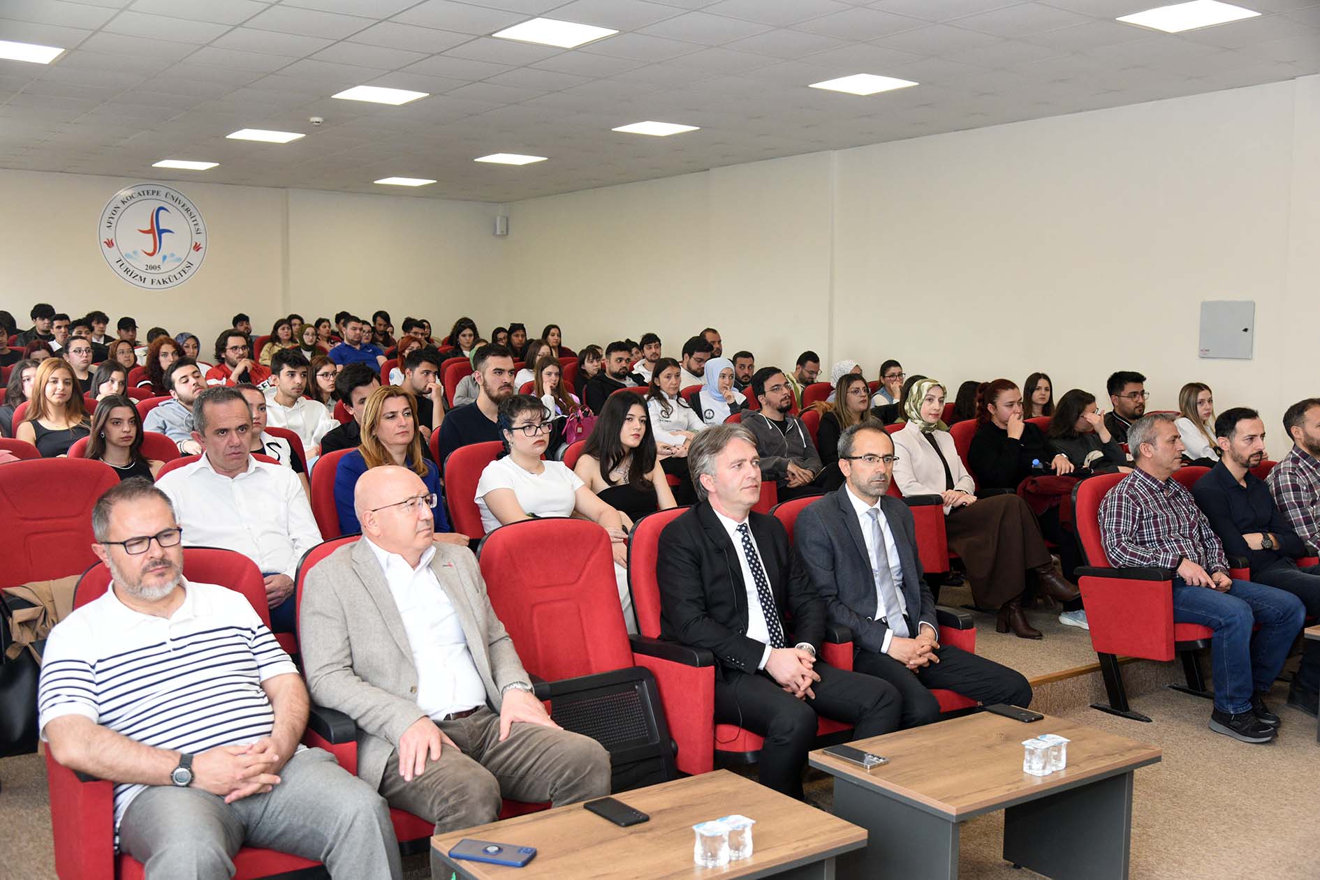 Akü’de Kamu Yöneti̇mi̇nde Dünden Bugüne Turi̇zm Ve Bakanliğin Faali̇yetleri̇ Konferansi