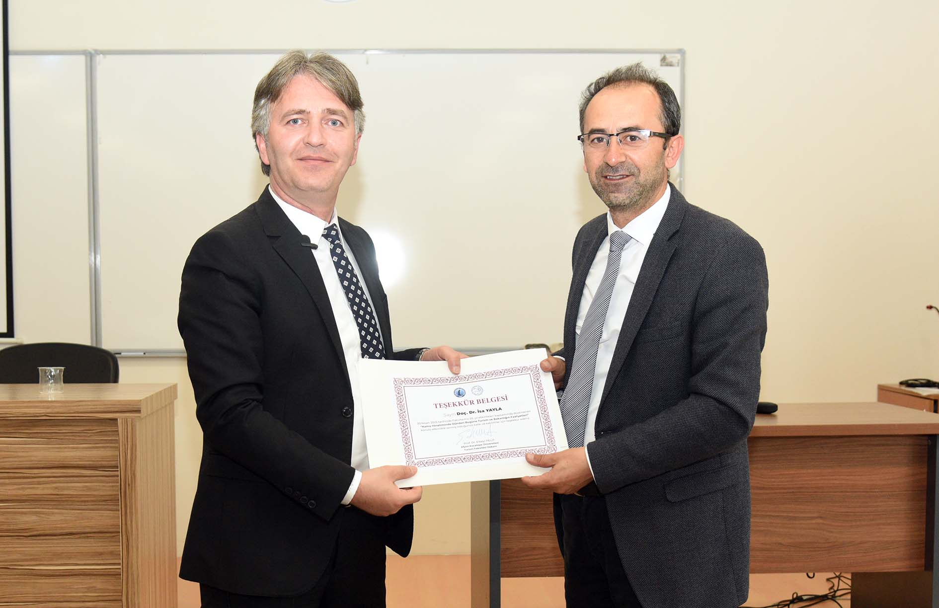 Akü’de Kamu Yöneti̇mi̇nde Dünden Bugüne Turi̇zm Ve Bakanliğin Faali̇yetleri̇konferansi