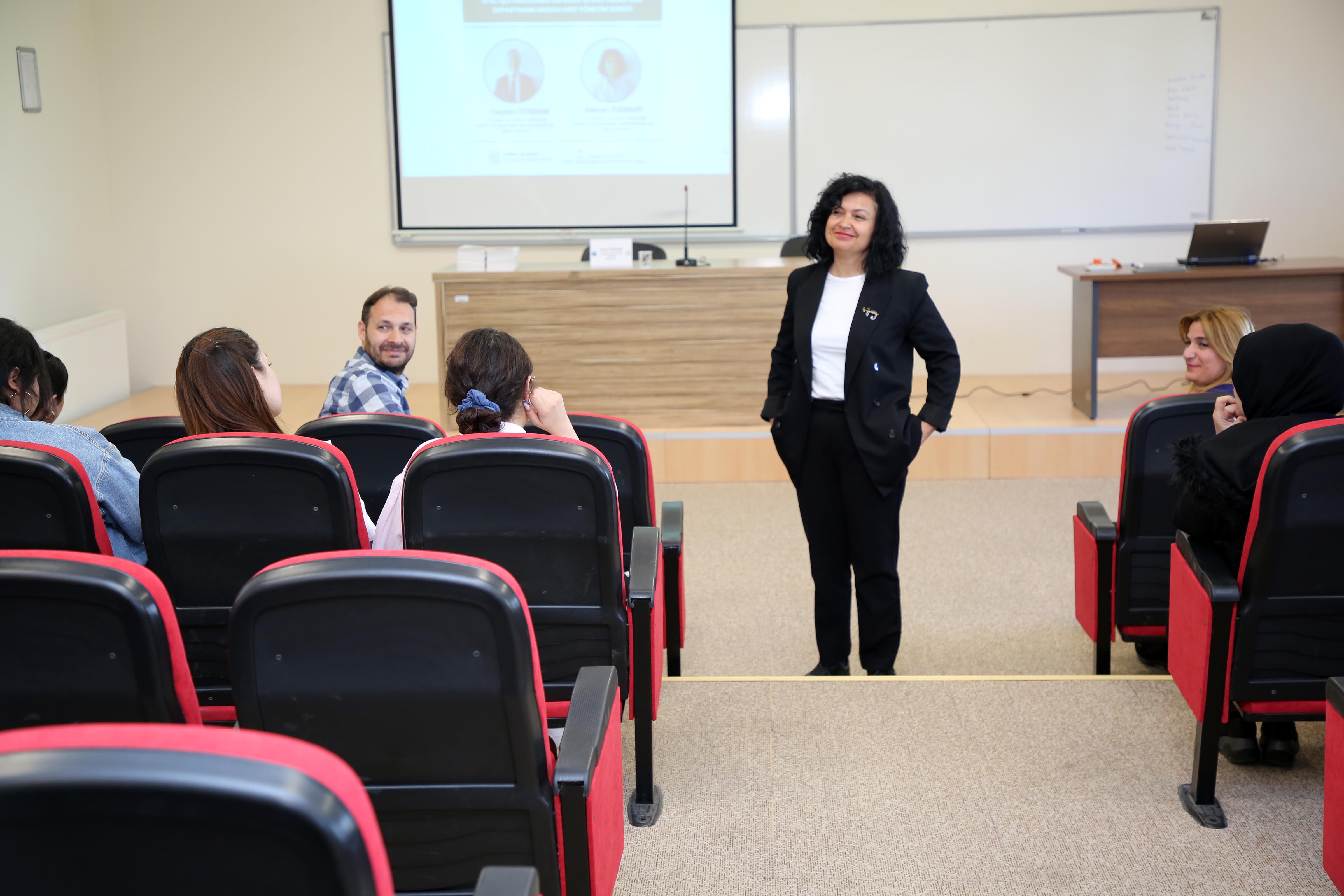 Akü’de Otelci̇li̇kte Kri̇z Yöneti̇mi̇ Konferansi Düzenlendi̇3