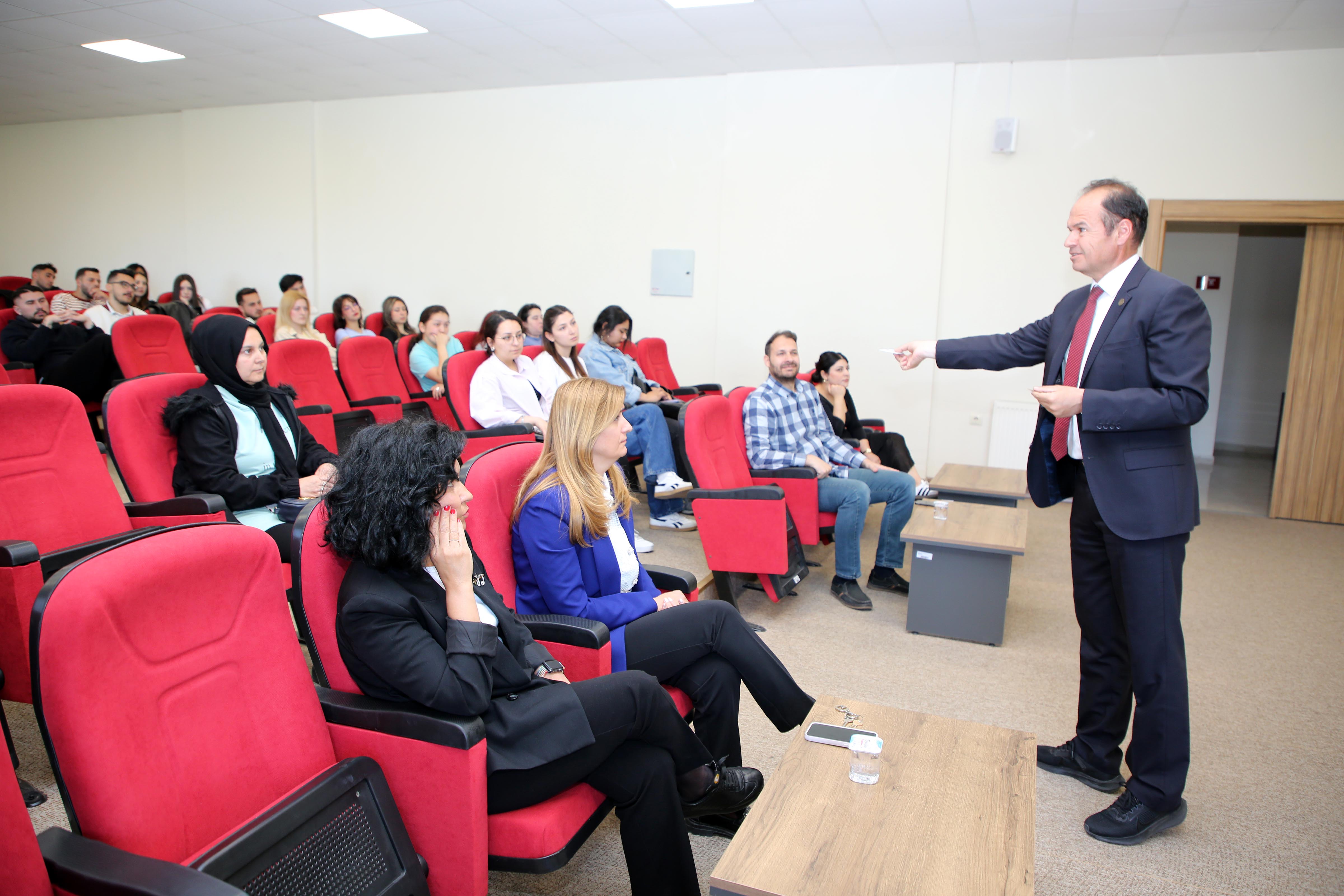 Akü’de Otelci̇li̇kte Kri̇z Yöneti̇mi̇ Konferansi Düzenlendi̇4