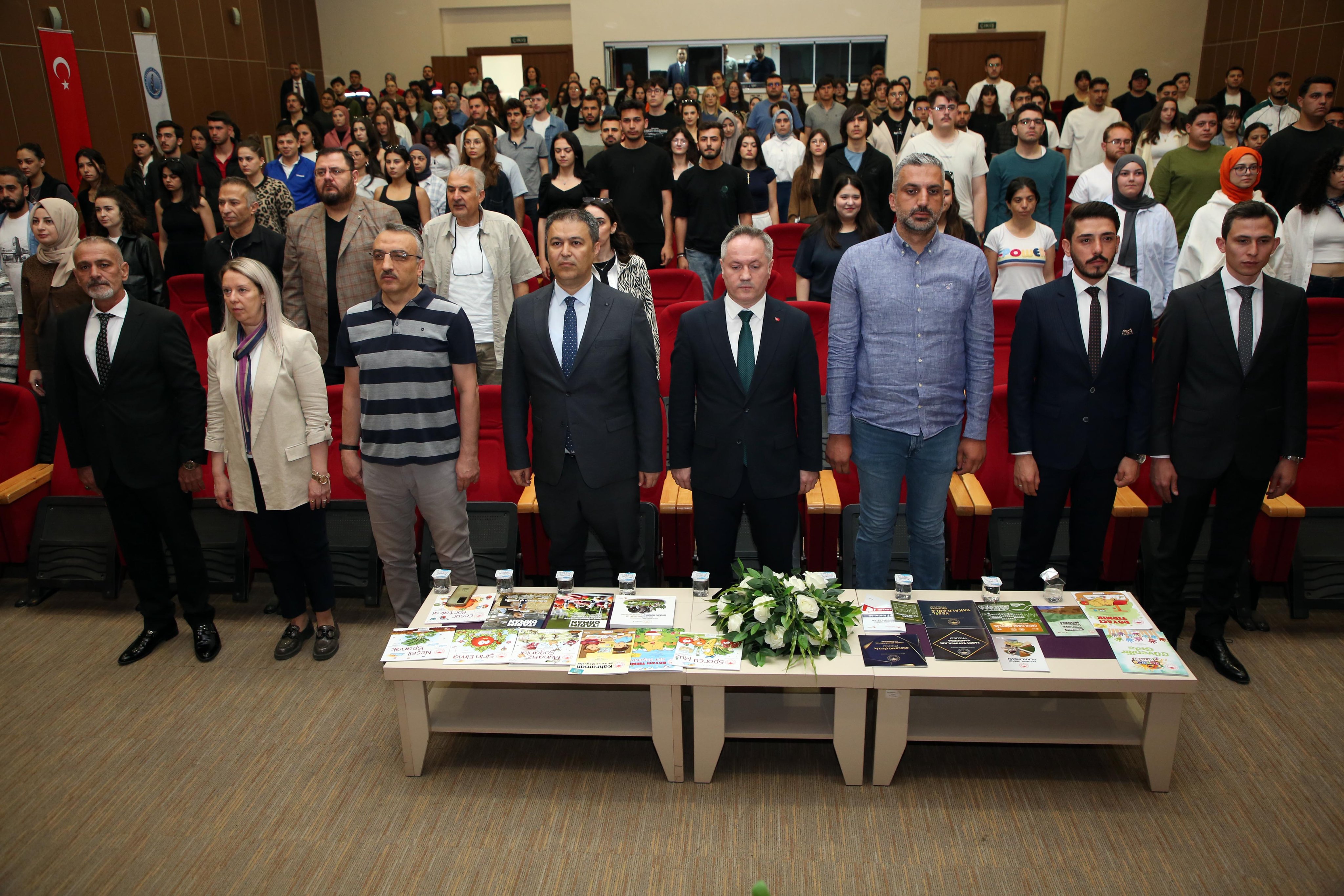 Akü’de “Yeşi̇l Yakalilarla Söyleşi̇ler” Etki̇nli̇ği̇ Düzenlendi̇