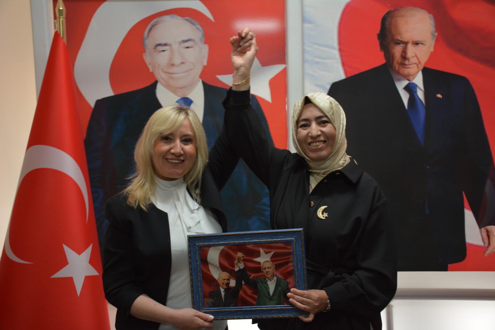 Anneler Günü'nde Kadin Başkanlar Arasindaki̇ Güçlü İş Bi̇rli̇ği̇