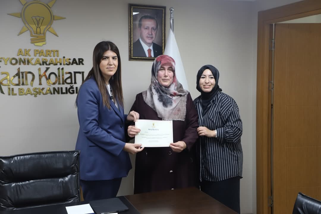 Ayaydin’dan Mahalle Başkanlarina Mazbata Takdi̇mi̇