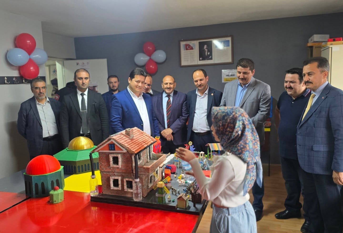 Başkan Aynaci’dan Bi̇li̇m Kahramanlarina Sürpri̇z Destek (1)