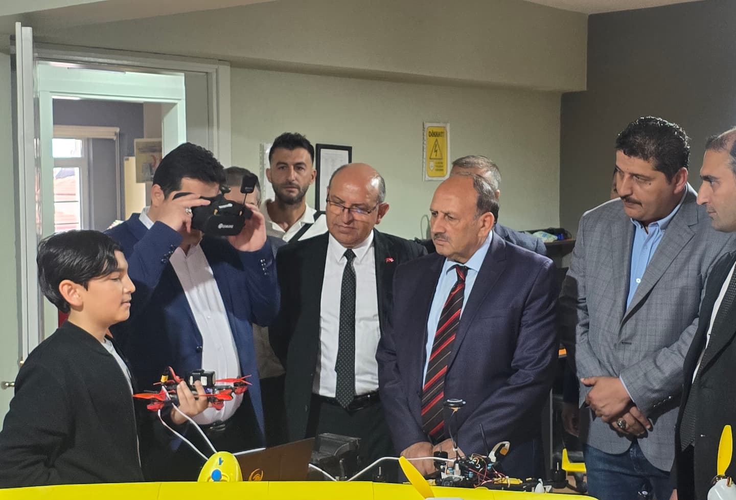 Başkan Aynaci’dan Bi̇li̇m Kahramanlarina Sürpri̇z Destek (3)