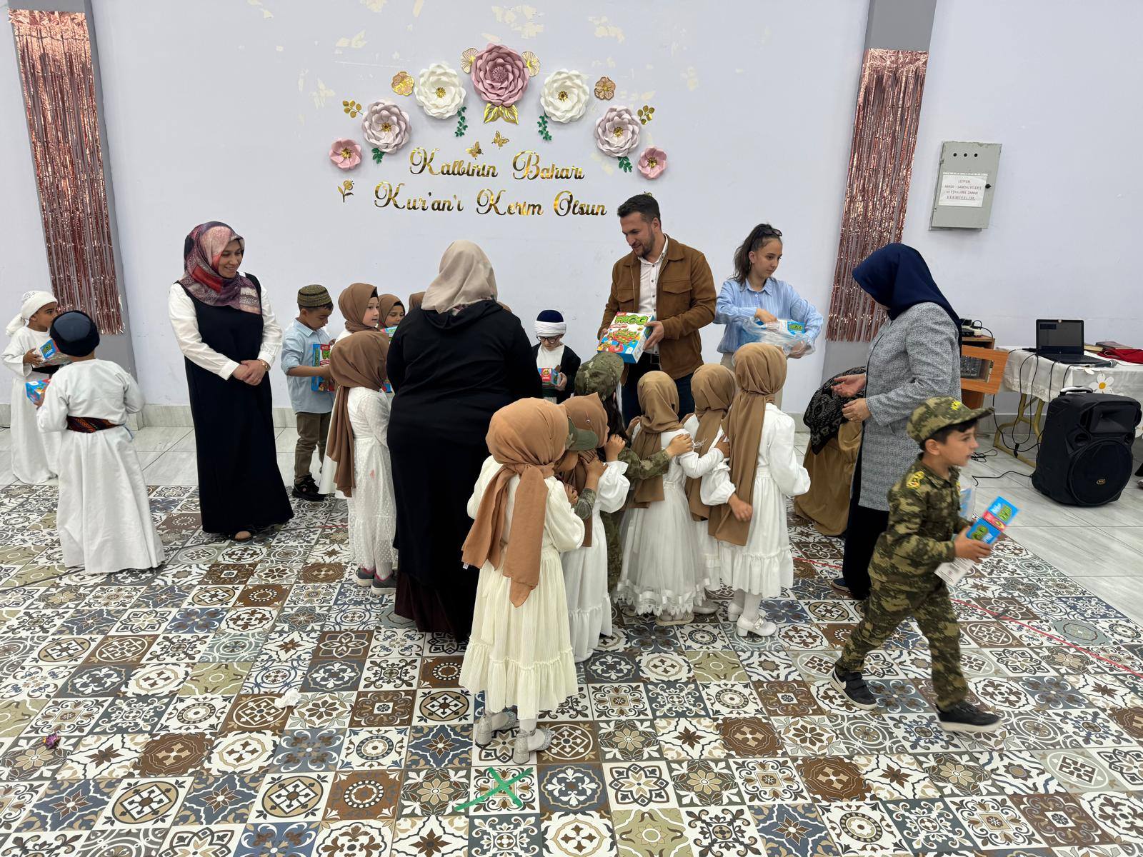 Başkan Çeli̇k’ten Mi̇ni̇klere Sürpri̇z (4)