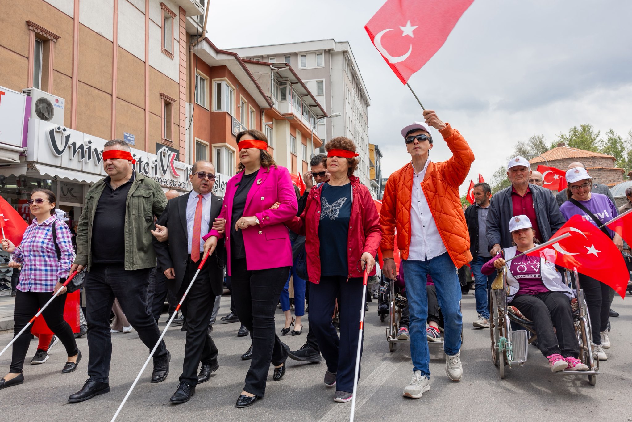 Başkan Köksalbu Şehi̇rde Hi̇ç Ki̇mse Kendi̇ni̇ Yalniz Hi̇ssetmeyecek1