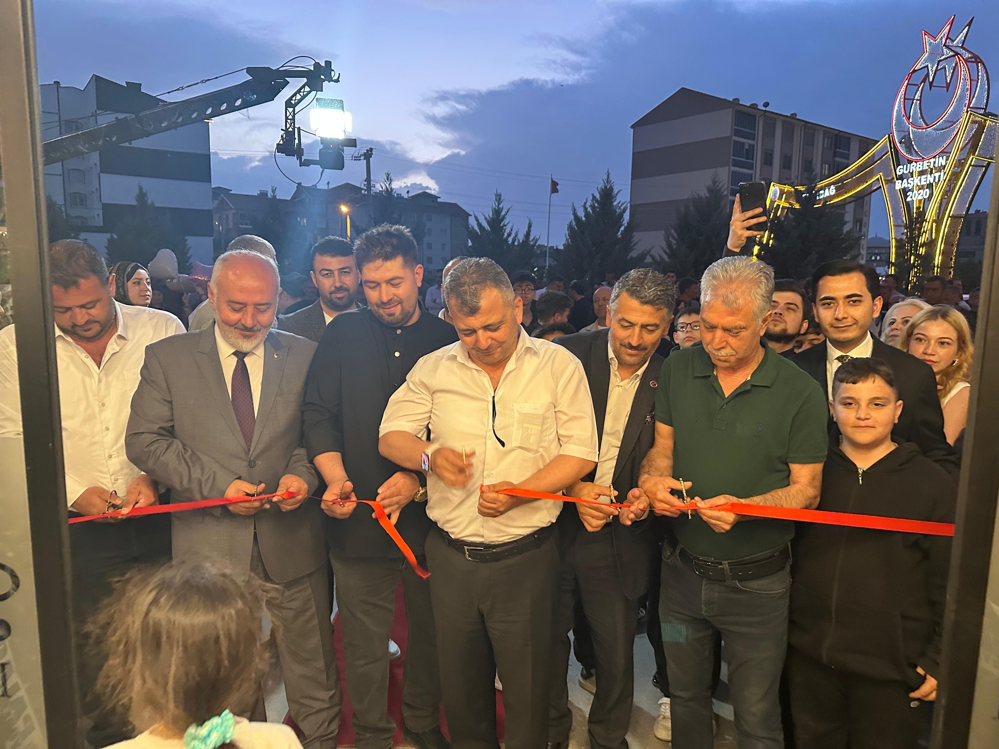 Başkan Koyuncu, Yeni̇ İşletmeni̇n Lansman Gecesi̇nde!