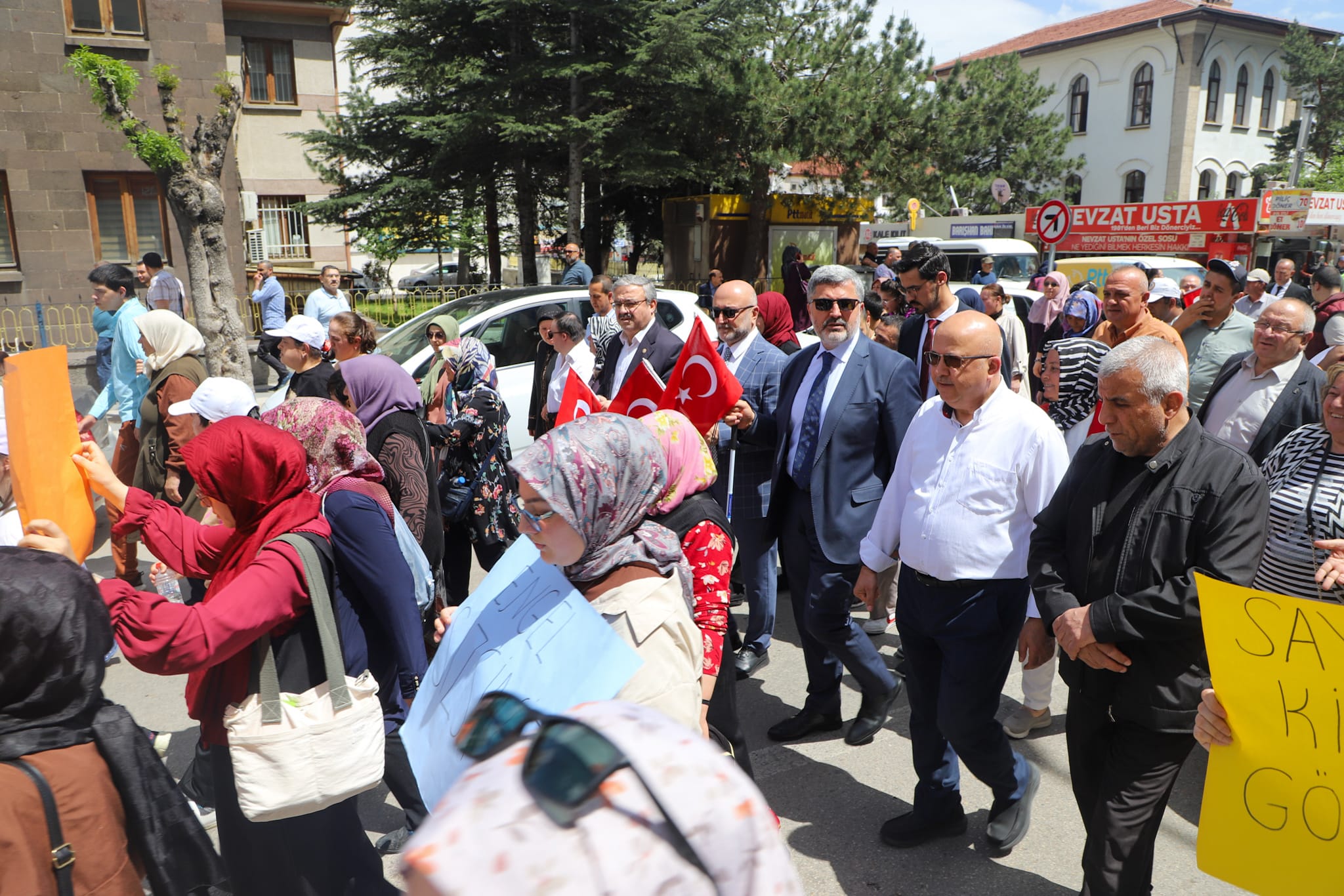 Başkan Şahi̇nbu Yürüyüş Bi̇r Farkindalik Çağrisidir6