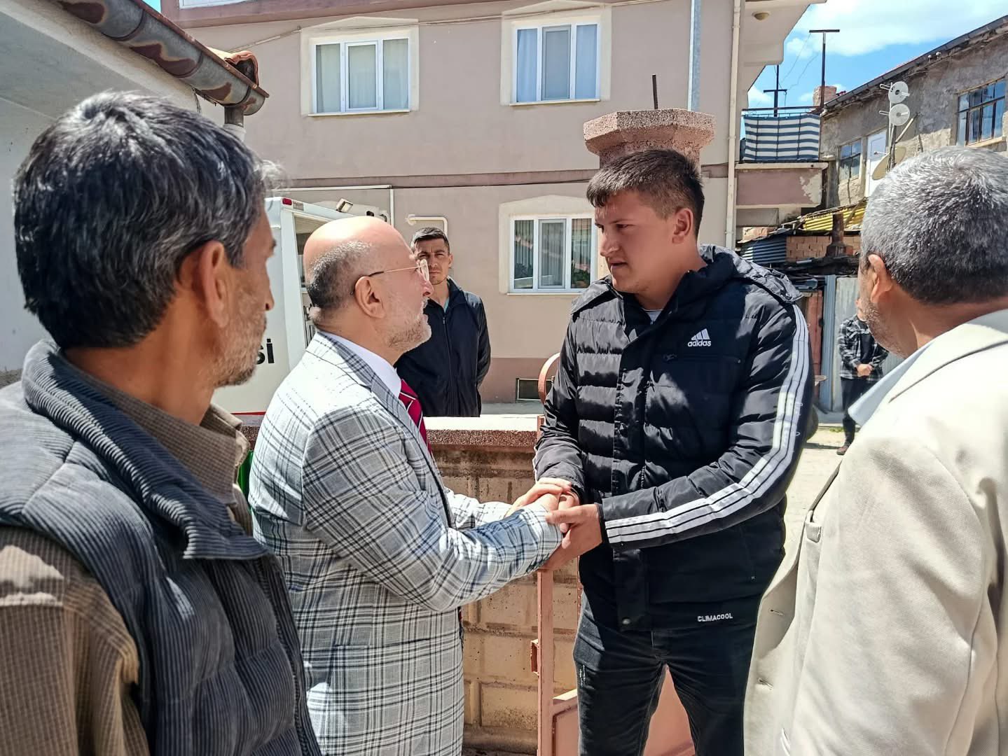 Başkan Şahi̇n’den Tazi̇ye Zi̇yareti̇1