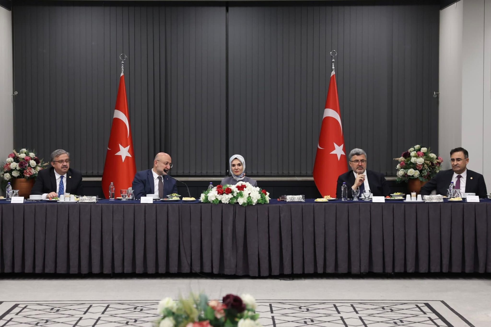 Başkan Şahi̇ngayemi̇z Afyonkarahi̇sar’a Hi̇zmet