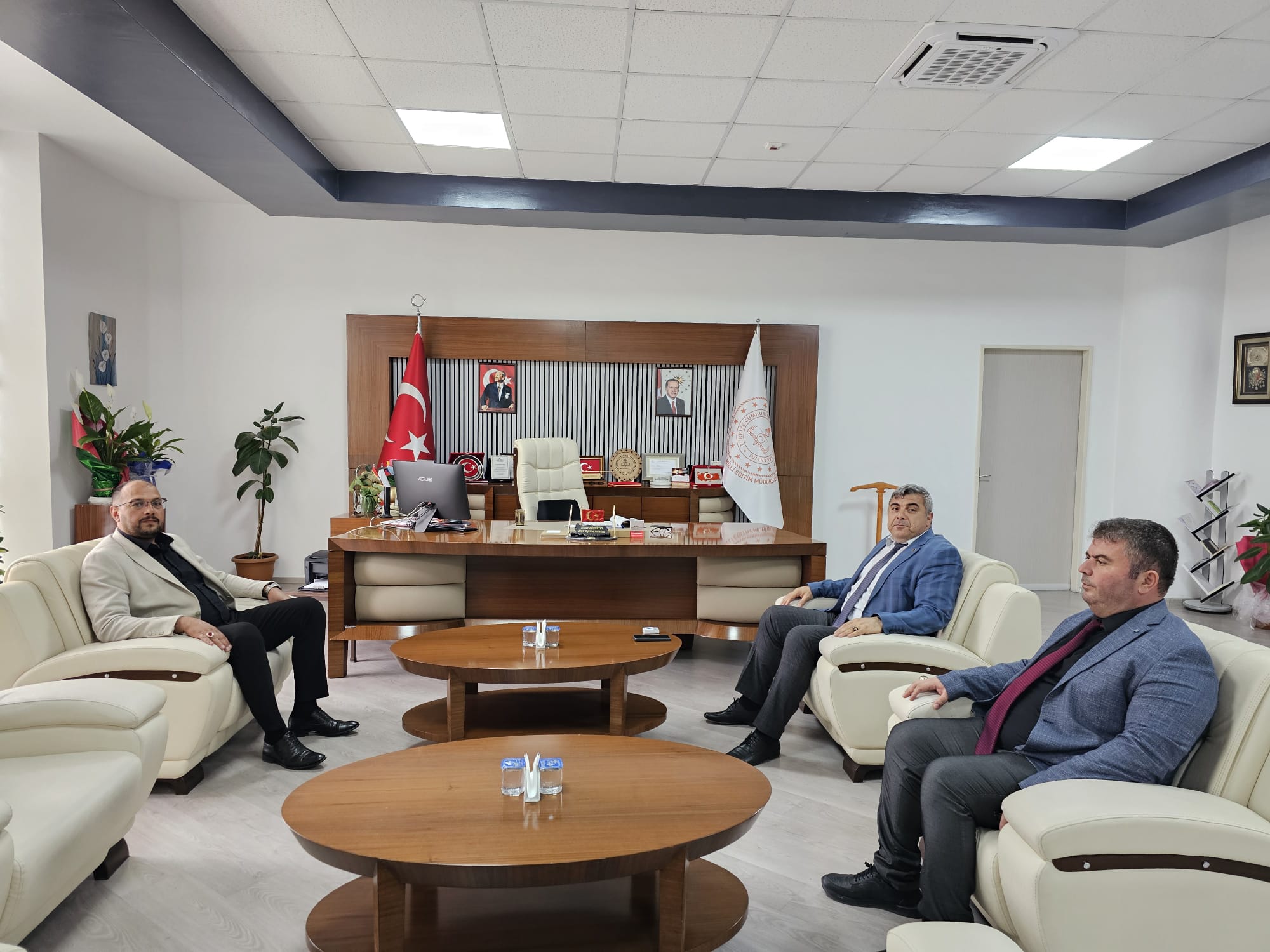 Bayat Heyeti̇, Müdür Sünnetci̇’yi̇ Neden Zi̇yaret Etti̇