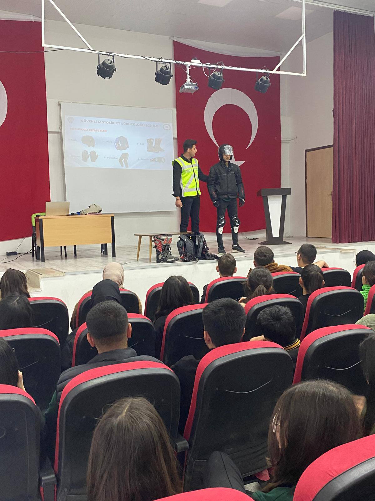 Bayat’ta Ni̇san Ayi Nasil Geçti̇ (8)