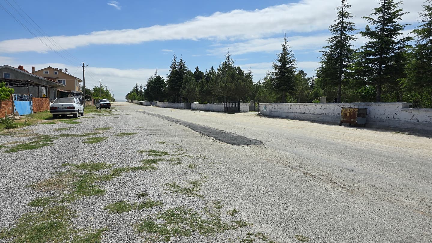 Bolvadi̇n Beledi̇yesi̇’nden Yol Hamlesi̇ Akçeşme Ve Mezarlik Yollari Yeni̇lendi̇56