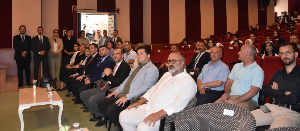 Bolvadi̇n Shmyo Öğrenci̇leri̇nden “Kadin Hayatin Kendi̇si̇di̇r” Etki̇nli̇ği̇