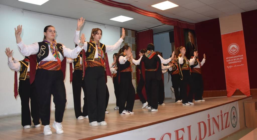 Bolvadi̇n Shmyo Öğrenci̇leri̇nden “Kadin Hayatin Kendi̇si̇di̇r” Etki̇nli̇ği̇5