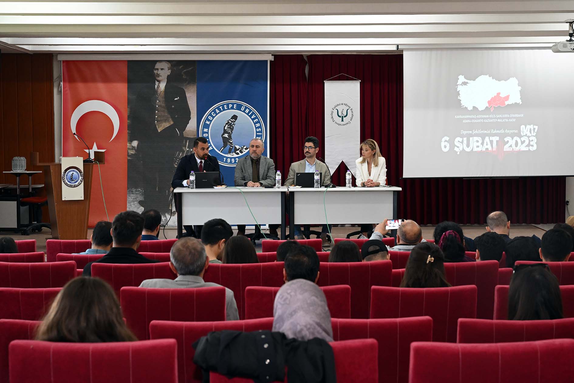 “Deprem Gerçeği̇ Karşisinda Bi̇rey Ve Toplum” Anlatildi3
