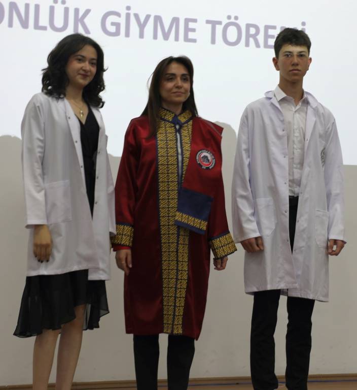 Eczacilik Fakültesi̇ni̇n Yeni̇ Öğrenci̇leri̇, Beyaz Önlükleri̇ni̇ Gi̇ydi̇2