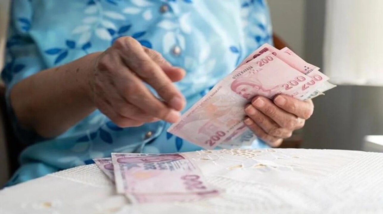 Emeklilere Bayram Oncesi Cifte Mujde 3 Teklif Birden Meclis Te Zam Da Var Ikramiye De 20898