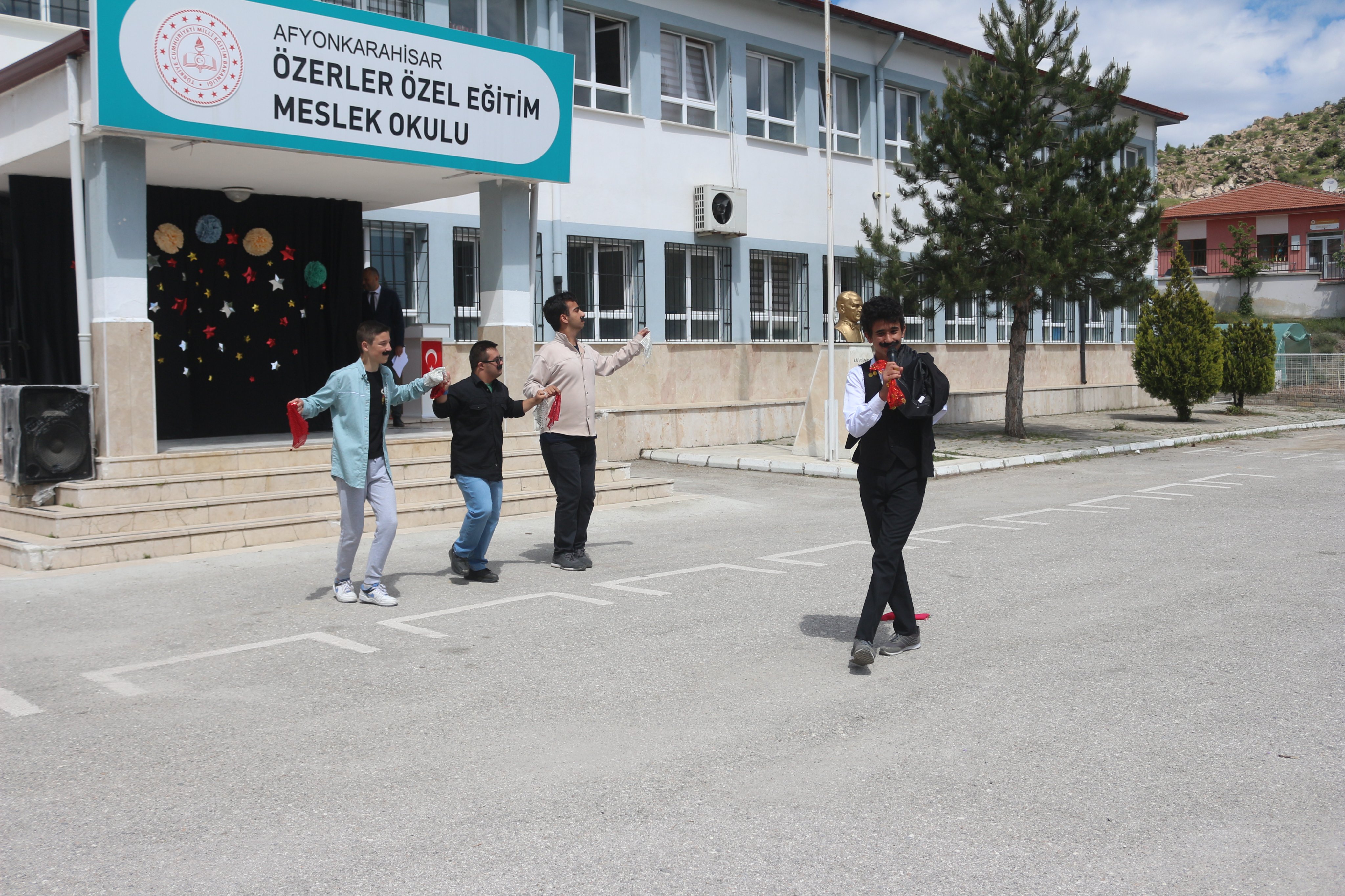 Engelli̇ler Haftasi’nda Bi̇r Di̇li̇m Mutluluk1