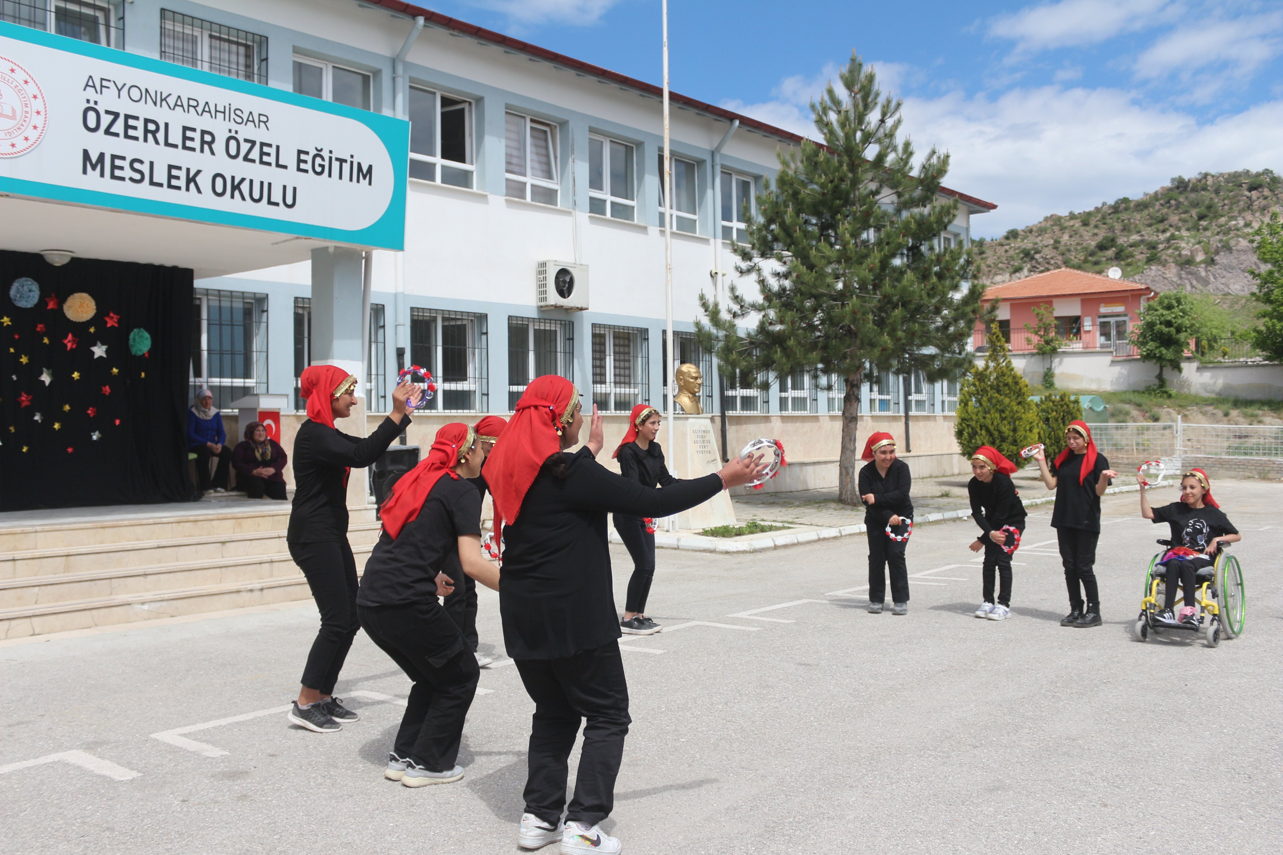 Engelli̇ler Haftasi’nda Bi̇r Di̇li̇m Mutluluk2