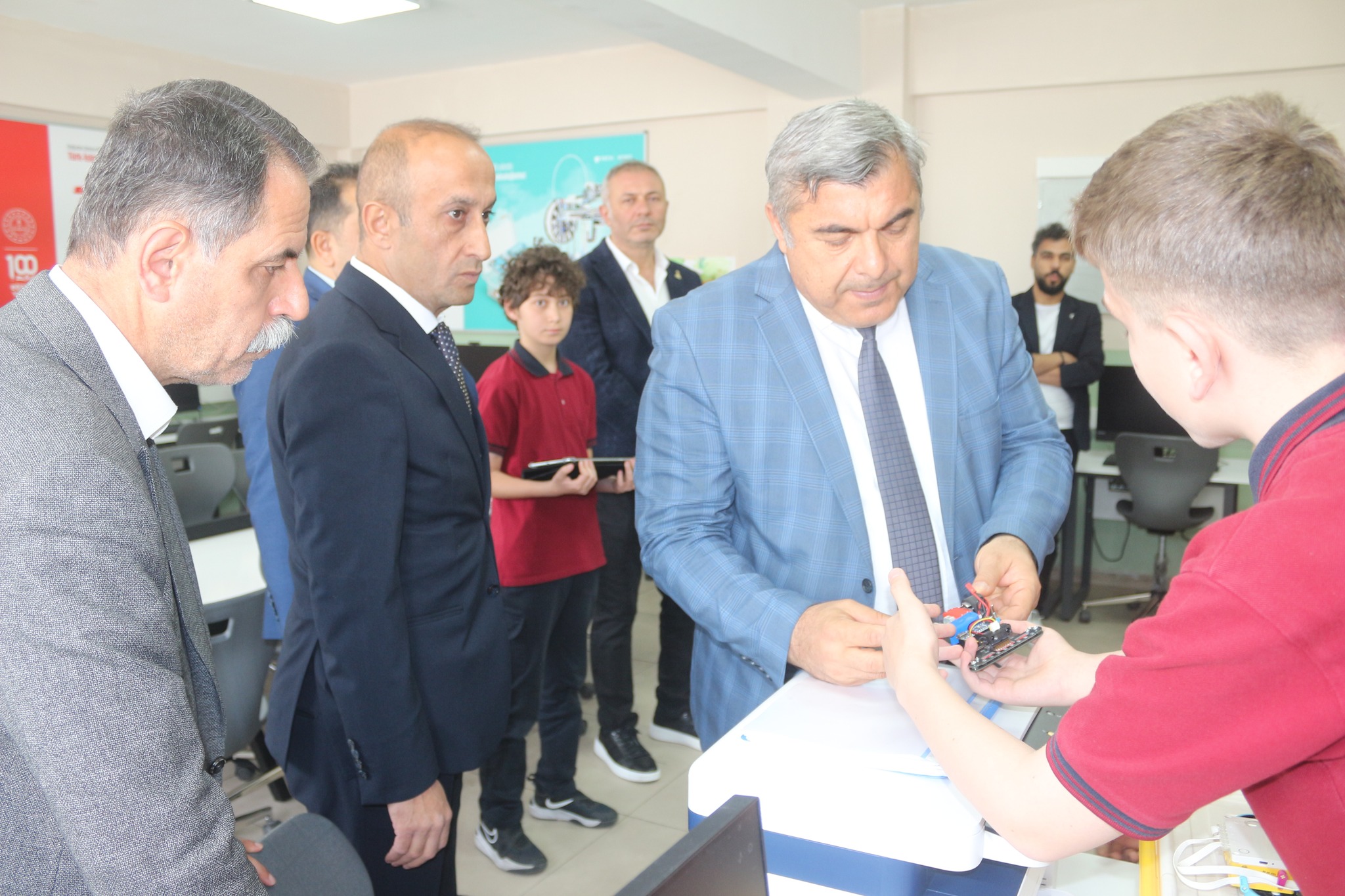 Geleceği̇n Teknoloji̇ Sinifi Açildi