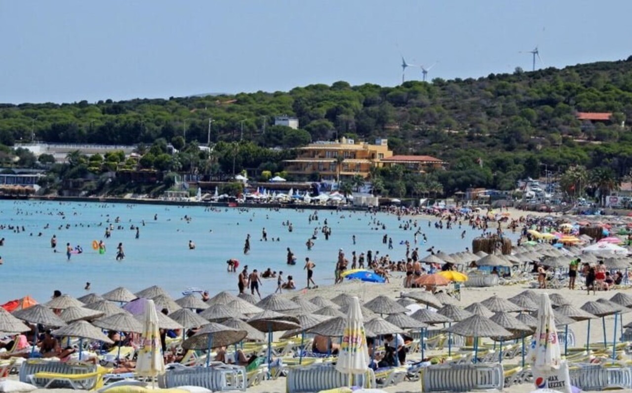 Giden Resmen Mest Oluyor Izmir In En Gozde Halk Plaji Florida Kiyilarina Benzetiyor 17794