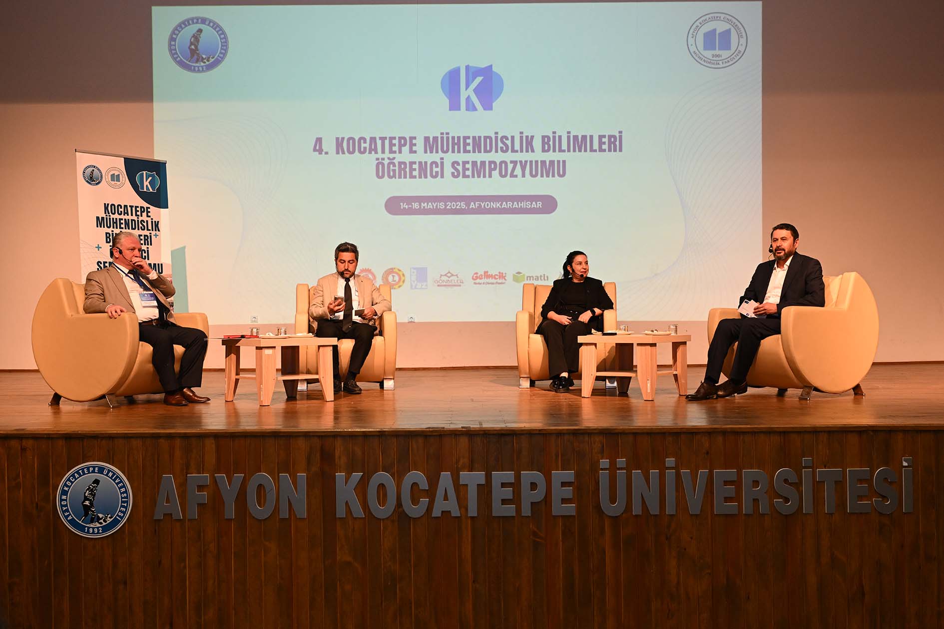 “Gi̇ri̇şi̇mci̇li̇k Ve Kari̇yer Geli̇şi̇mi̇nde Yeni̇ Firsatlar Ve Destekler” Paneli̇ Düzenlendi̇1