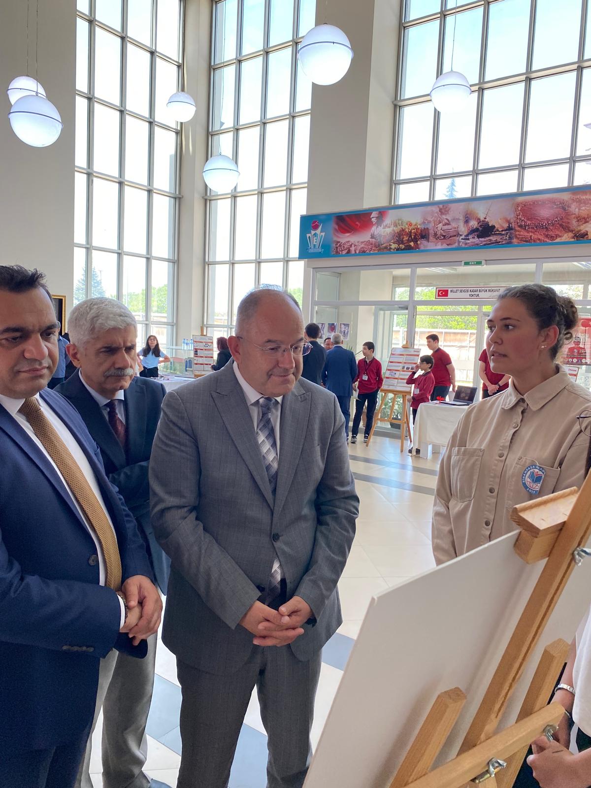Harezmi̇ Eği̇ti̇m Modeli̇ Yil Sonu Sergi̇si̇ Gerçekleşti̇ri̇ldi̇5