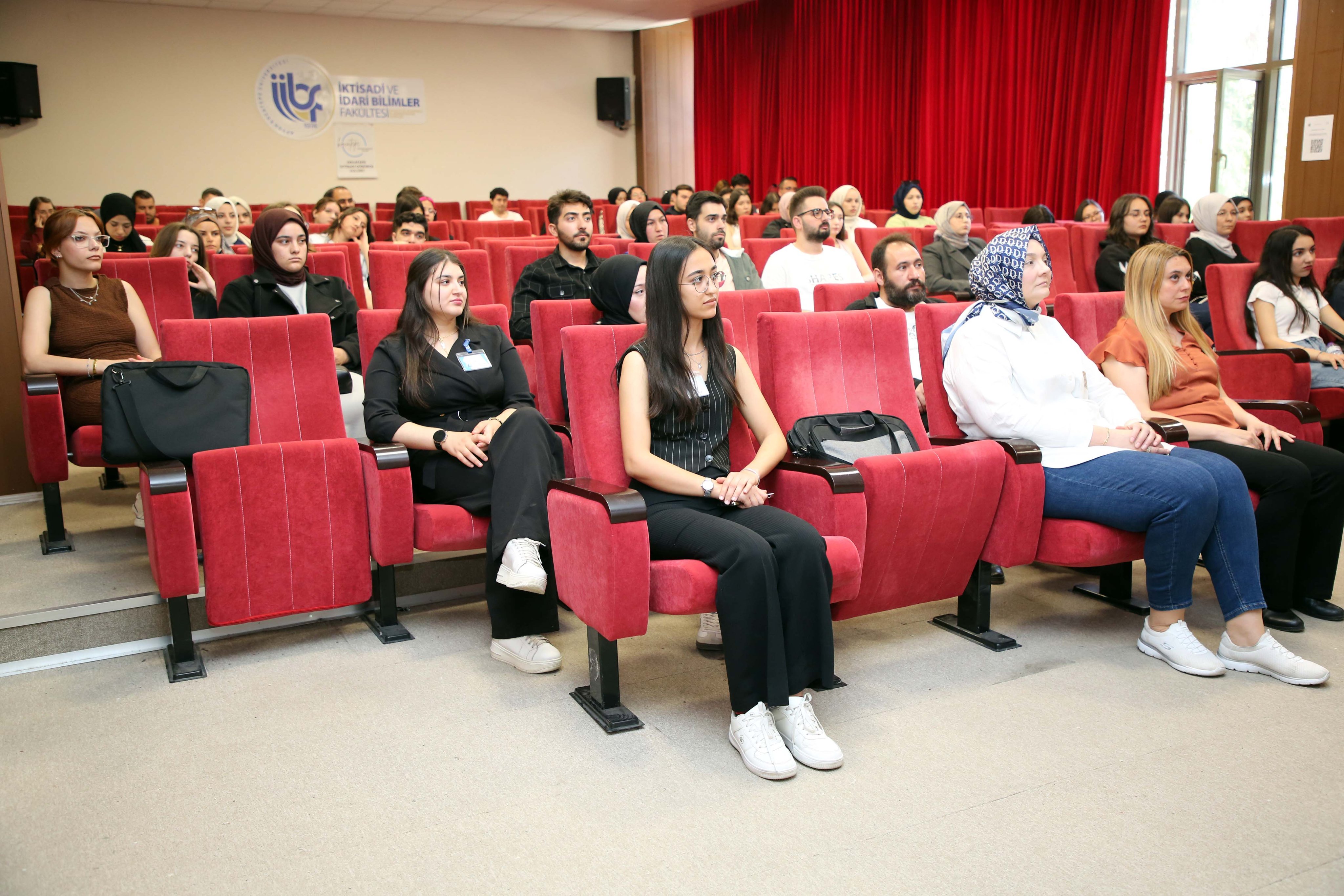 İi̇bf’de Kariyer Meslekleri Tanıtımı Yapıldı6