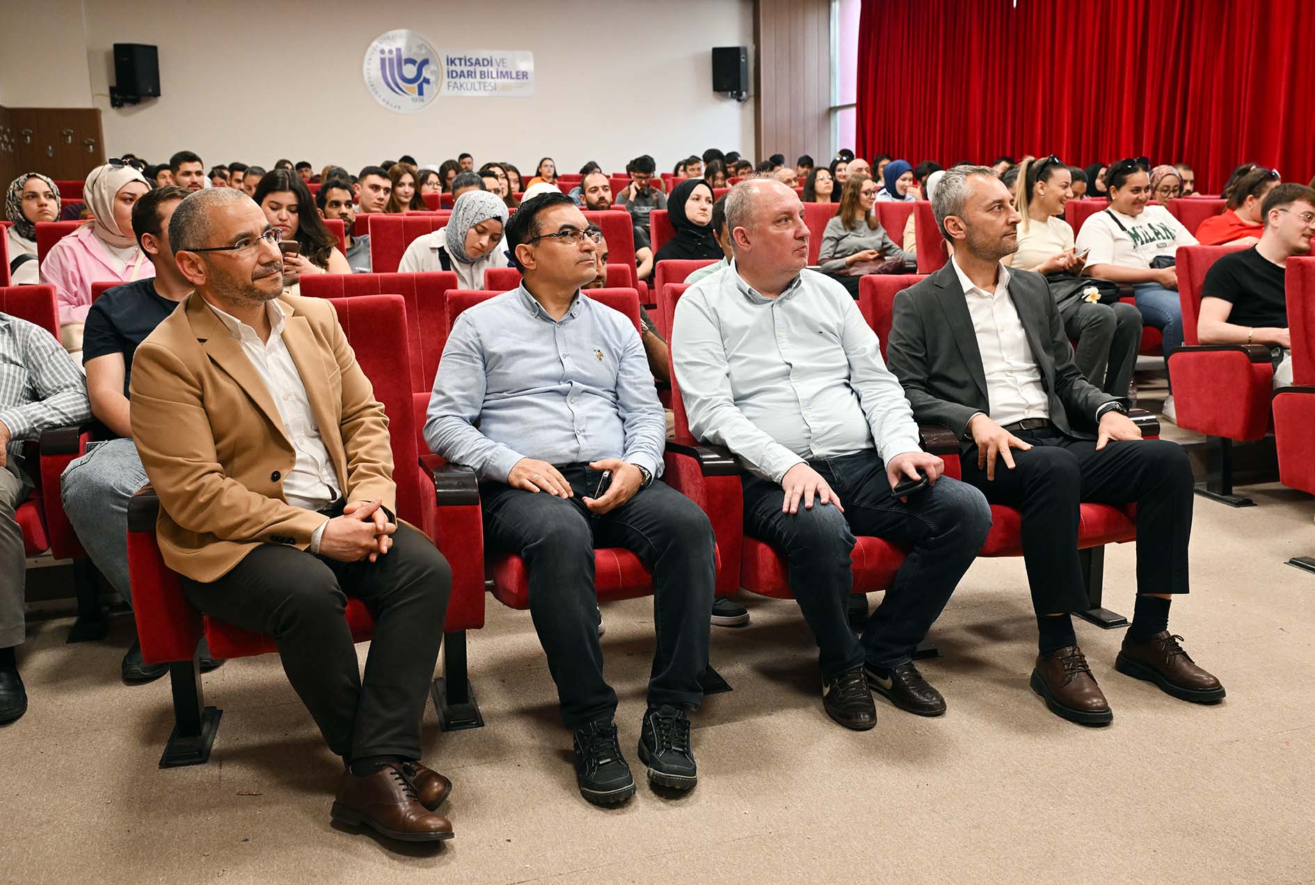 İi̇bf’de Şi̇rketlerde İki̇nci̇ Nesle Geçi̇şlerde Yaşanan Di̇nami̇kler Anlatildi