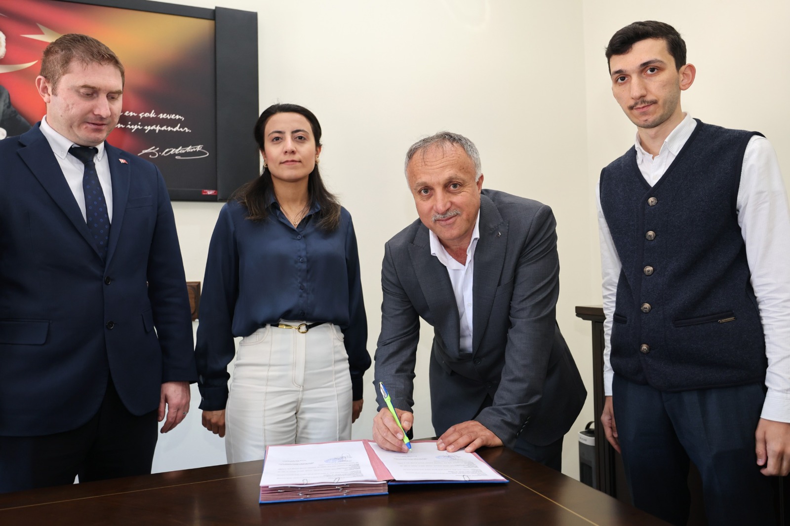 Işiklar Genç Ve Teknoloji̇ Hareketi̇ İçi̇şleri̇ Bakanliğindan Dev Destek!1