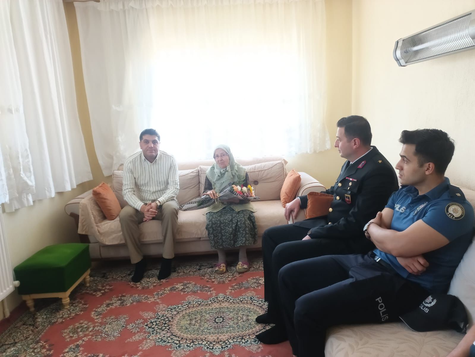 Kaymakam Çeli̇k, Şehi̇t Anneleri̇ni̇ Unutmadi1