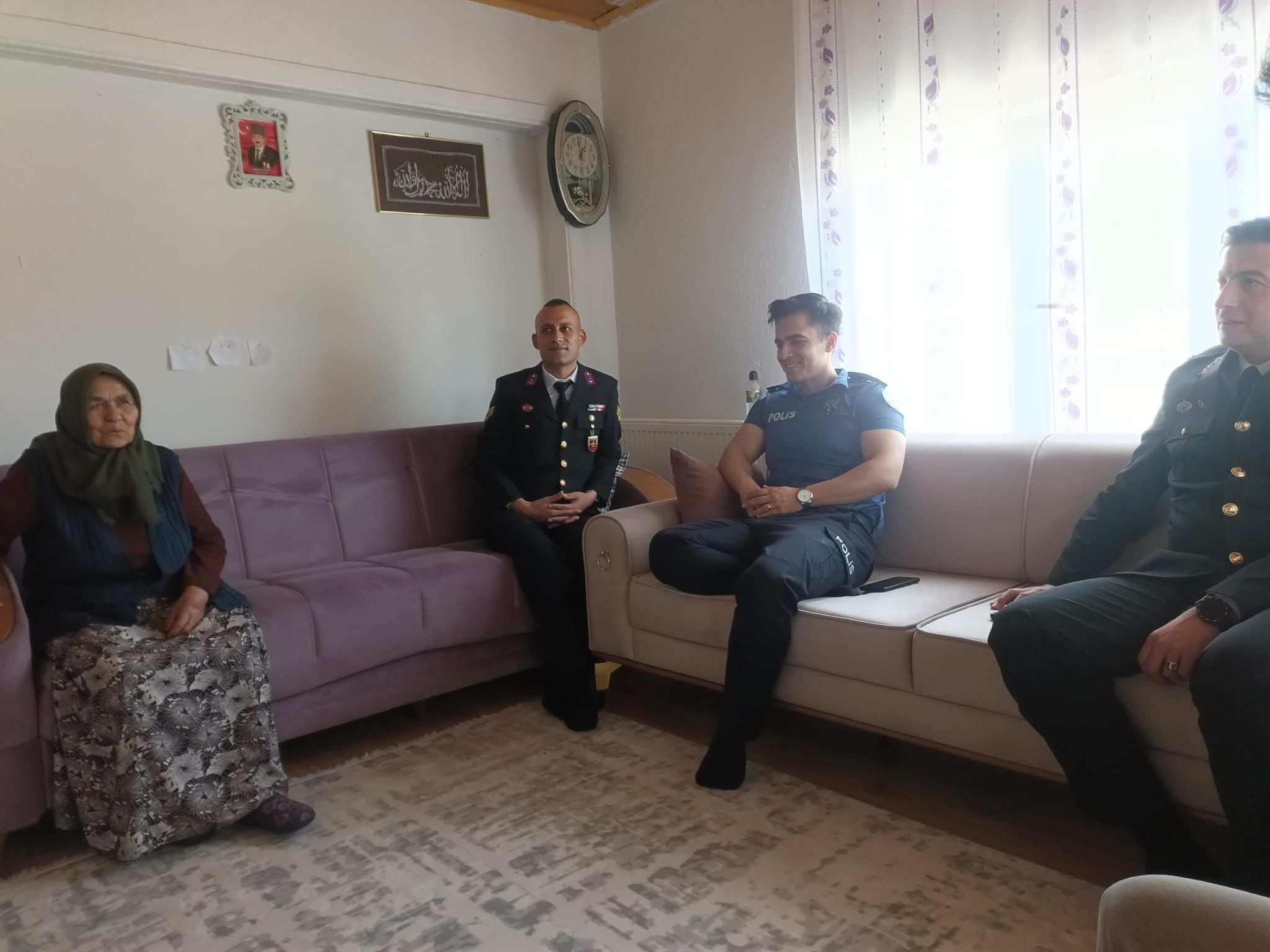 Kaymakam Çeli̇k, Şehi̇t Anneleri̇ni̇ Unutmadi3