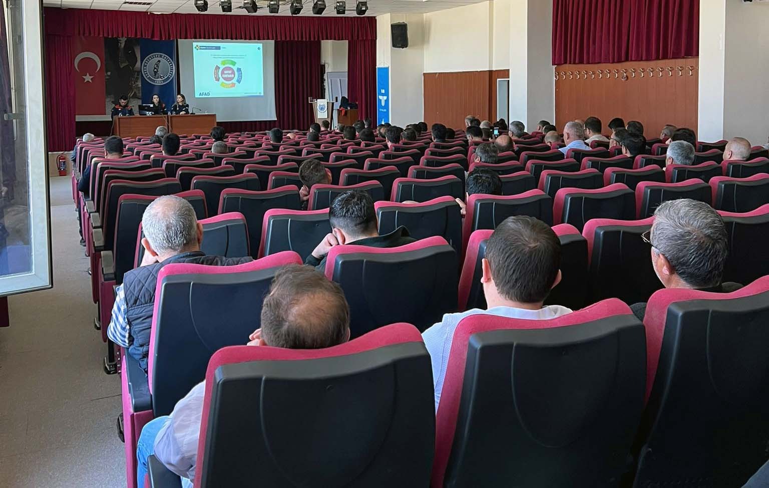 Kbrn Tehli̇keleri̇ne Karşi Farkindalik Eği̇ti̇mi̇ Düzenlendi̇1
