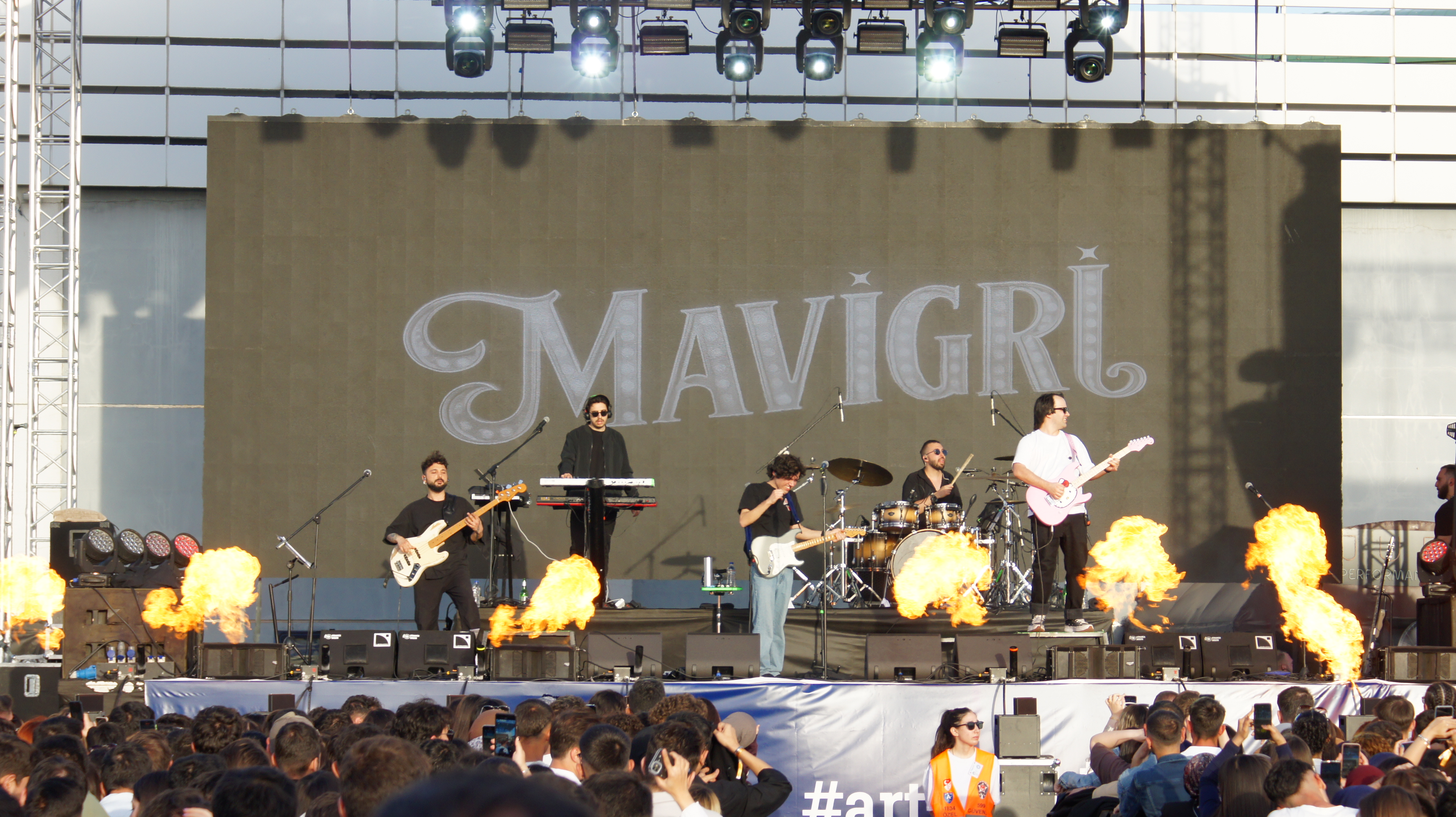 Mavi̇ Gri̇