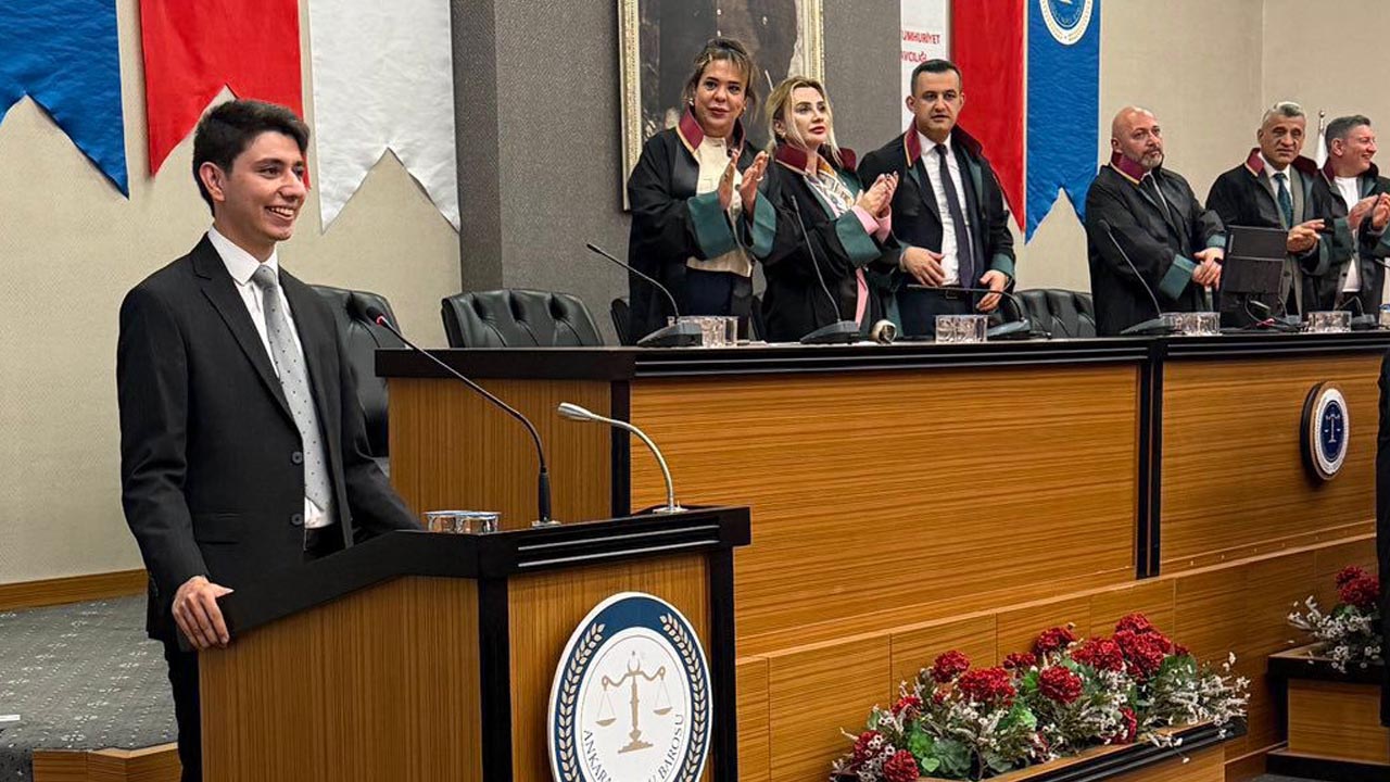 Mi̇lletveki̇li̇ Özkaya, Hangi̇ Genç Meslektaşinin Ruhsatname Töreni̇ne Katildi89