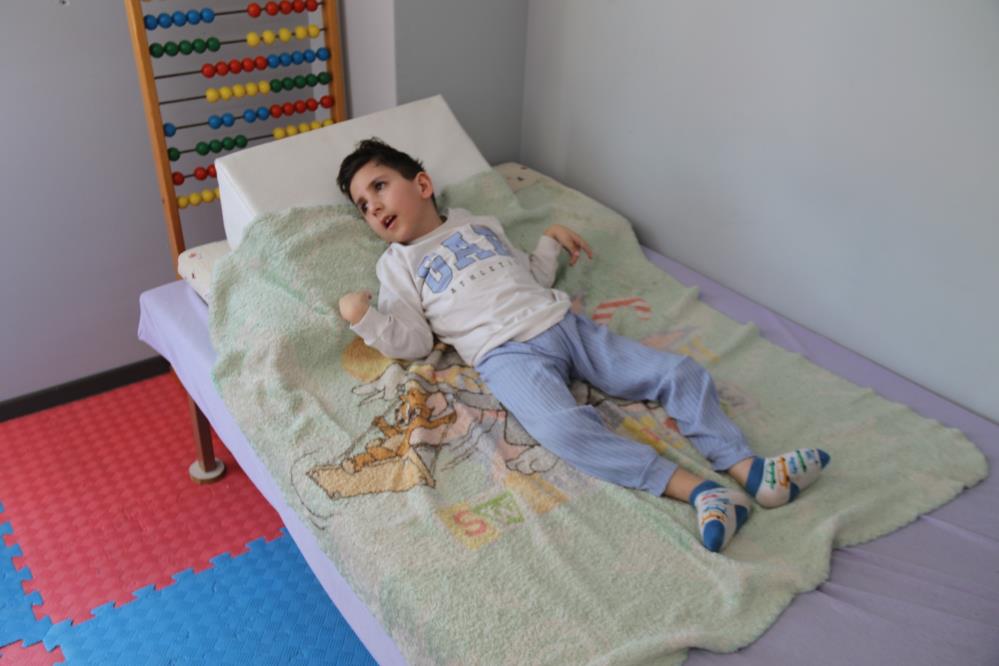 Mi̇lyonda Bi̇r Görülen Hastalik Çocuğun Hayatini Karartti