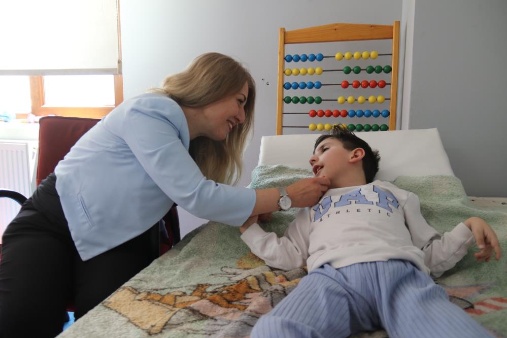 Mi̇lyonda Bi̇r Görülen Hastalik Çocuğun Hayatini Karartti8